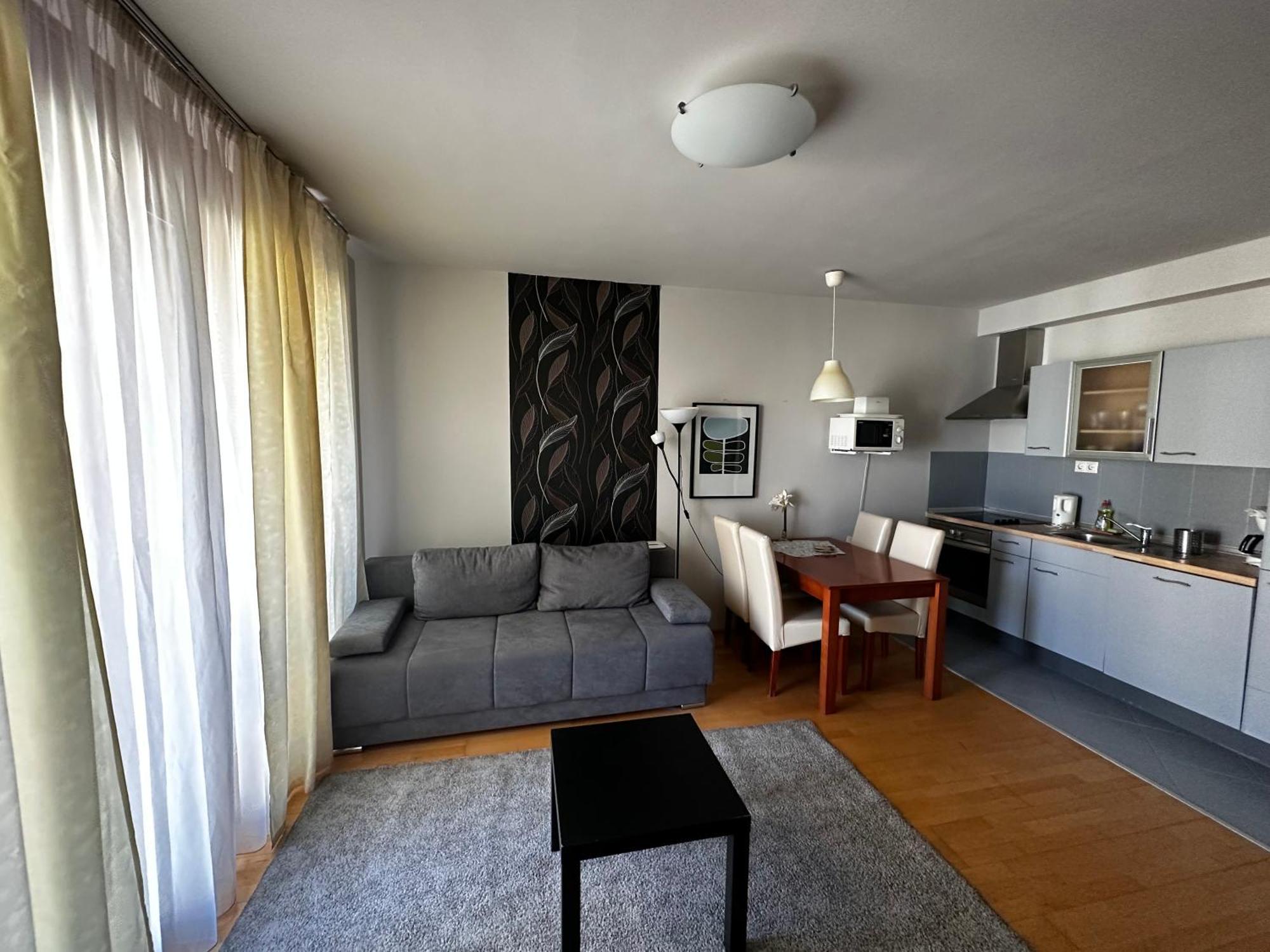 King Apartment *