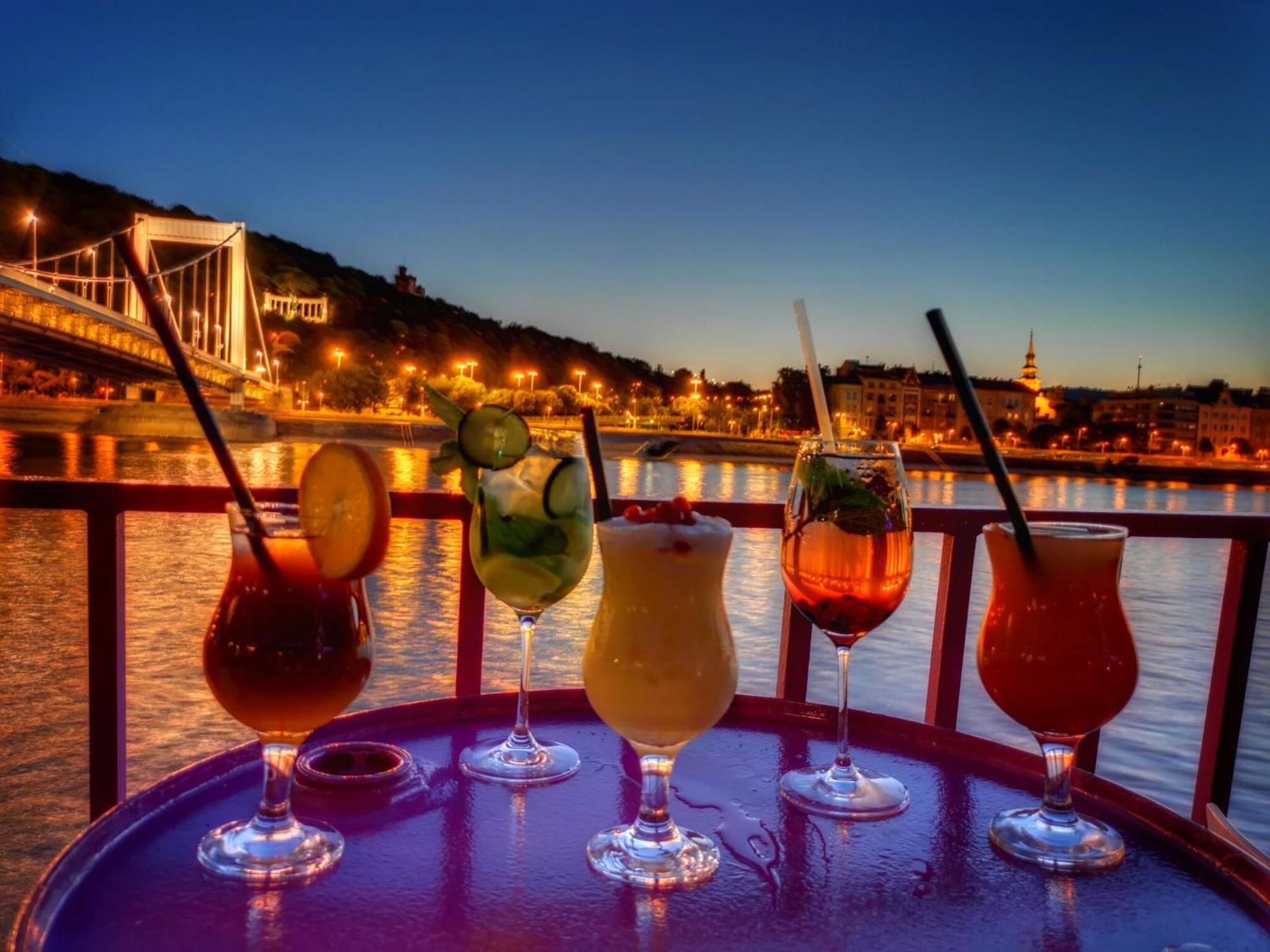 2 Rooms Between Of Chain Bridge, Cathedral, Parlament,Castle Area Appartement *