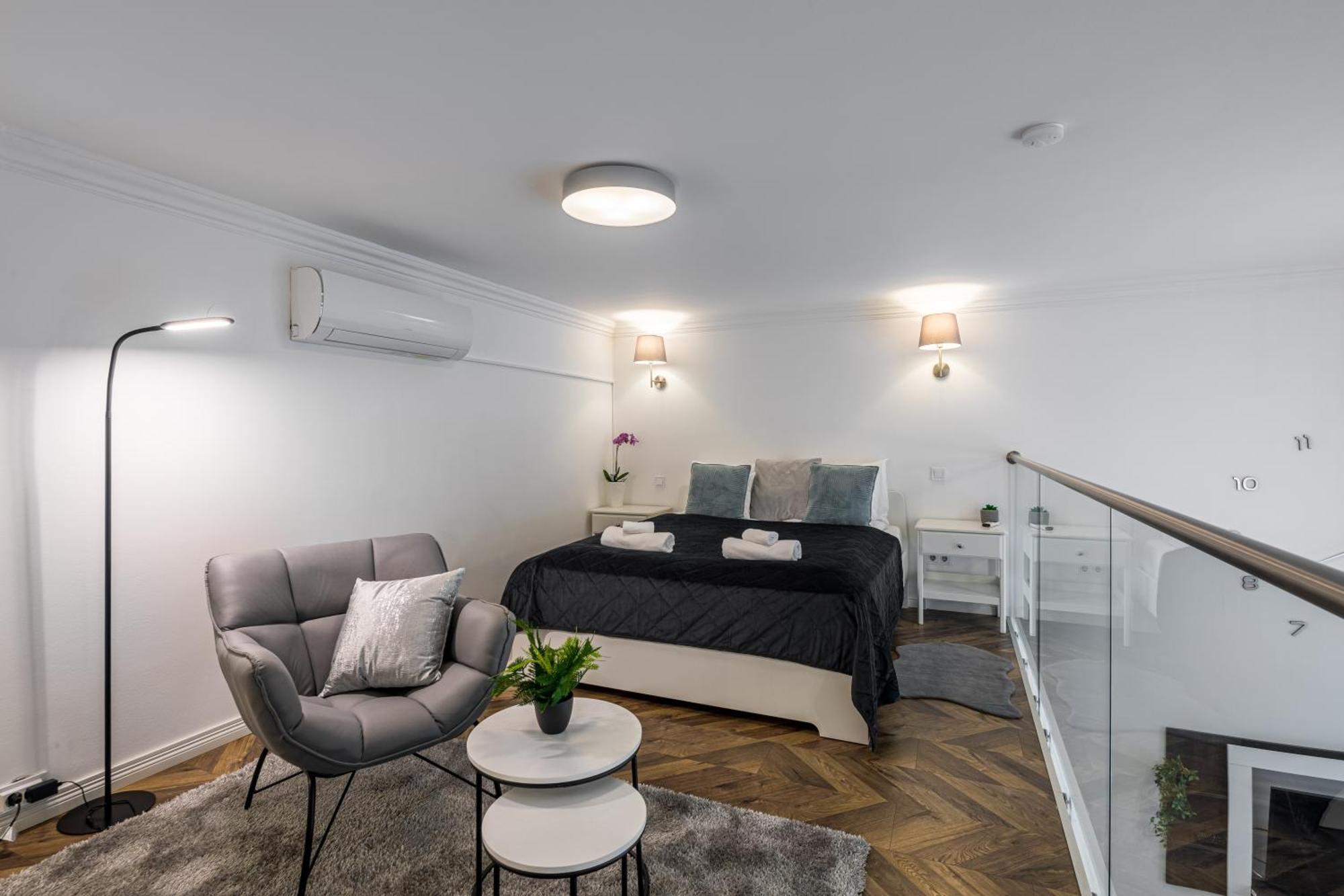Riverside Apartment *