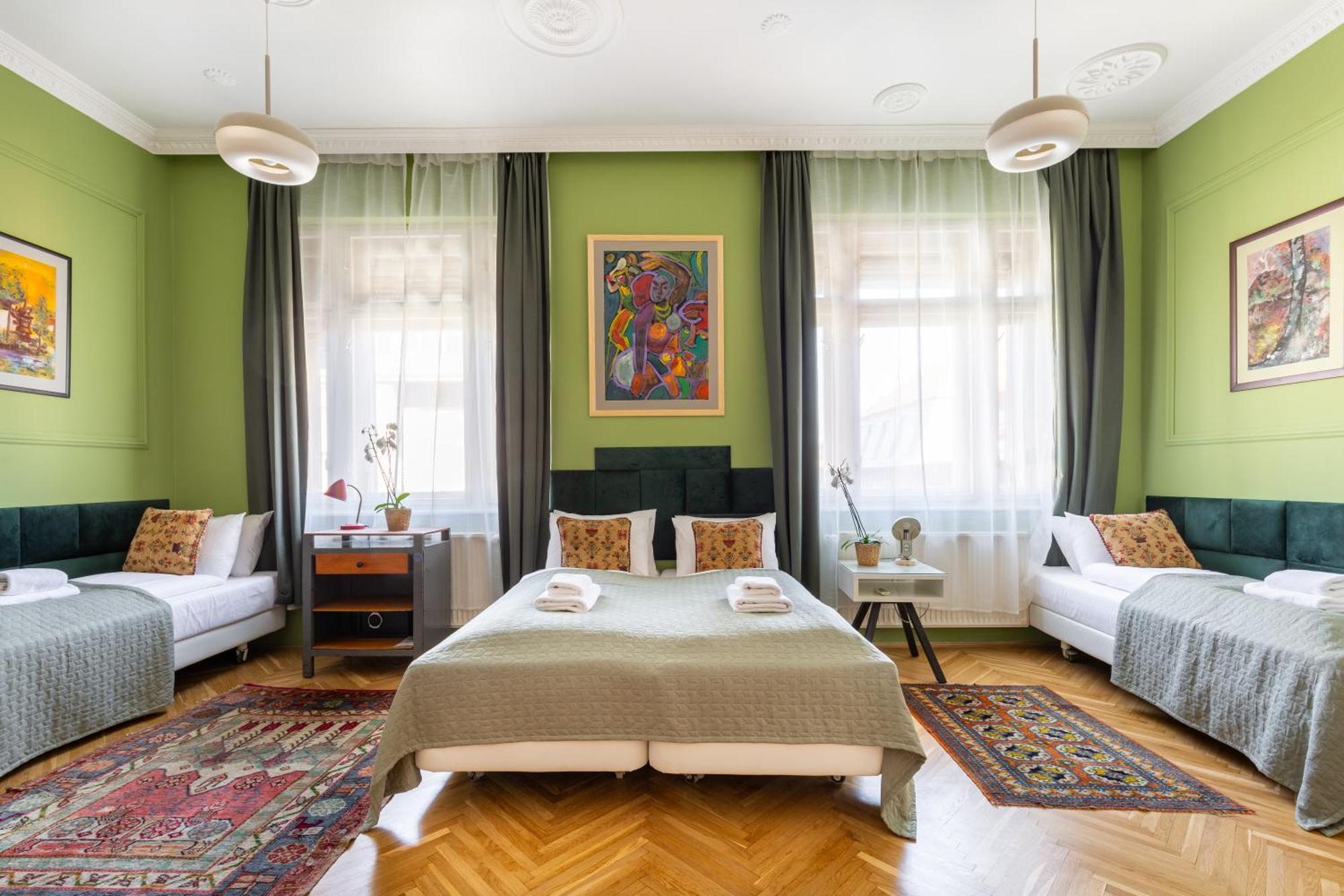 Huge & Stylish In The Center For Up To 20 People Appartamento *