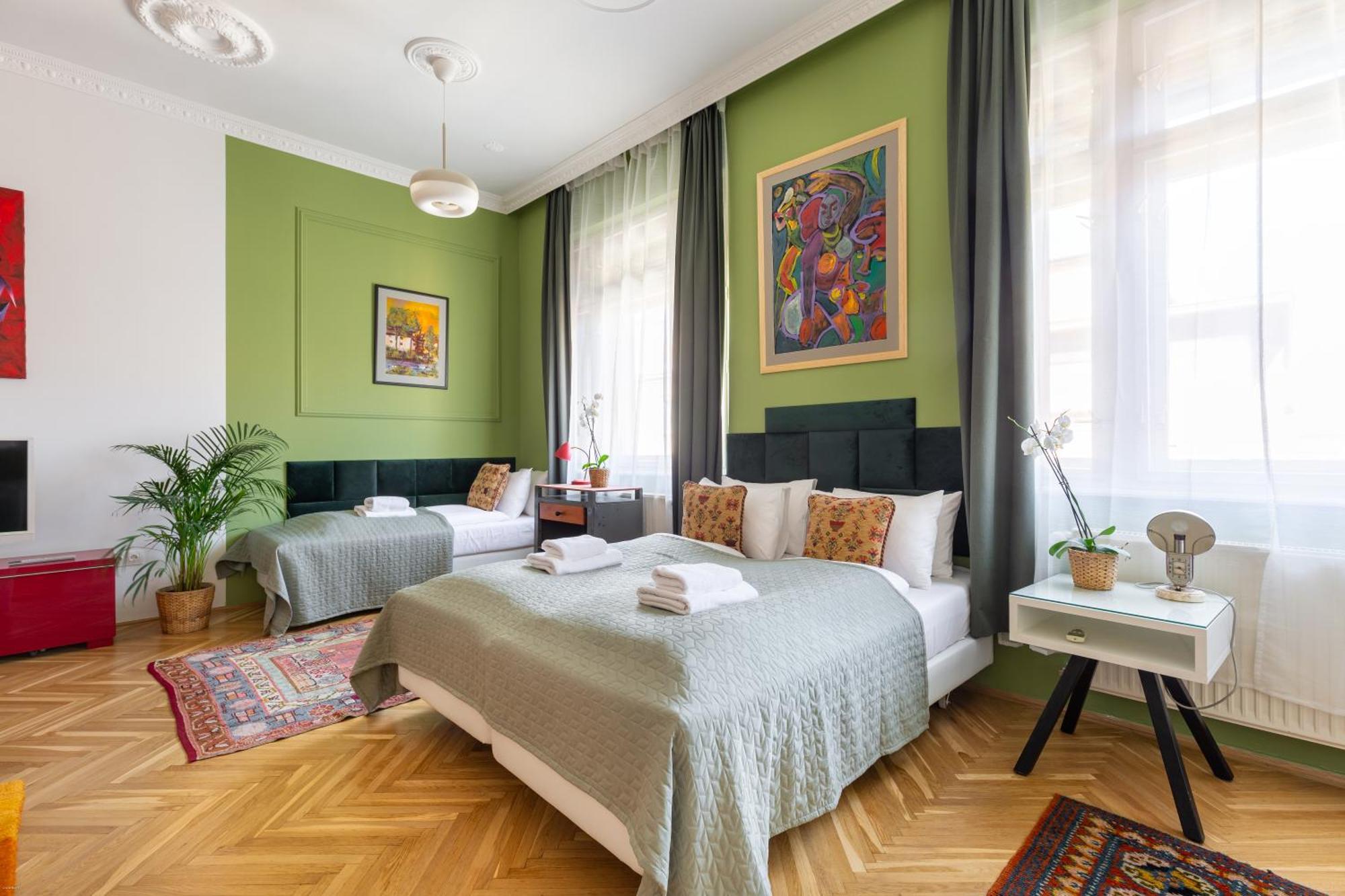 Huge & Stylish In The Center For Up To 20 People Appartamento