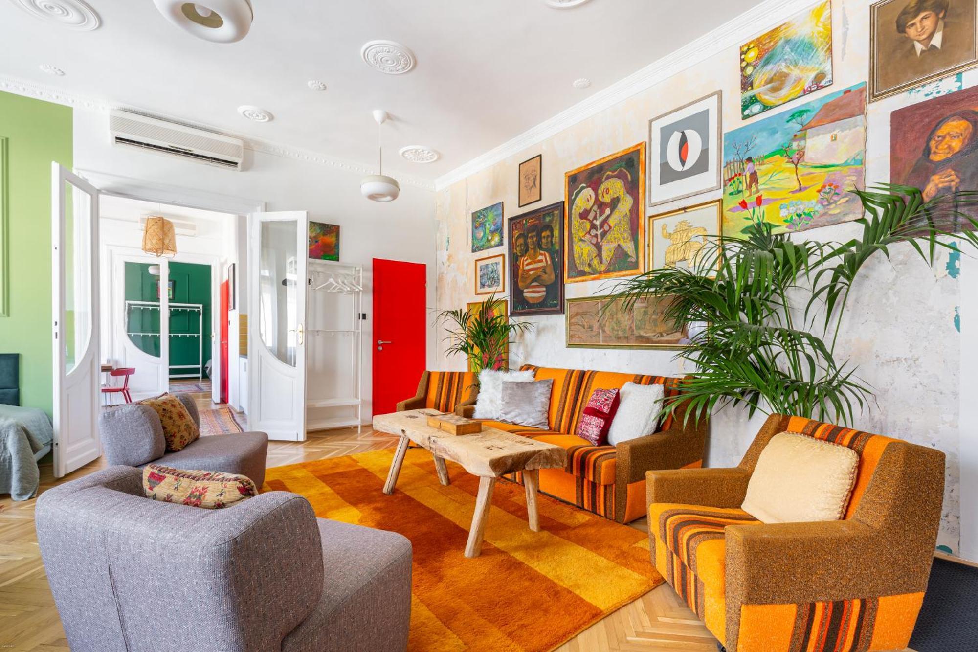 Huge & Stylish In The Center For Up To 20 People *