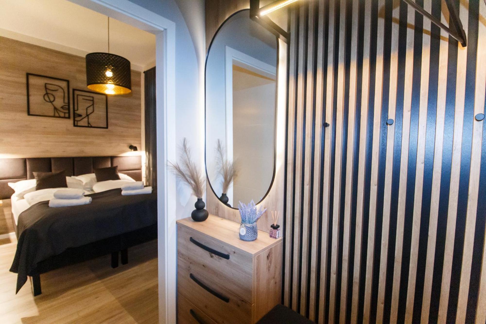 King Street Center Apartment *