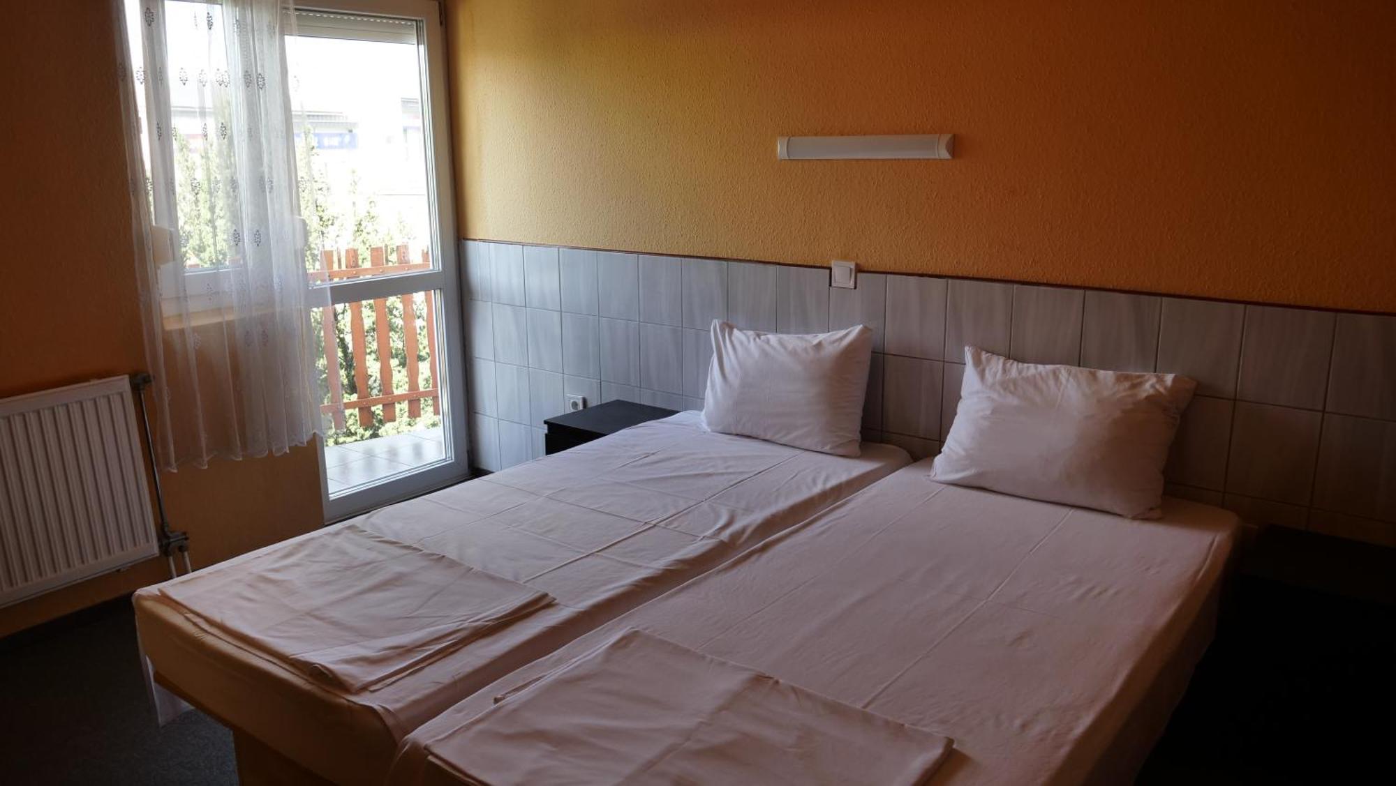 Attila Hotel 2*