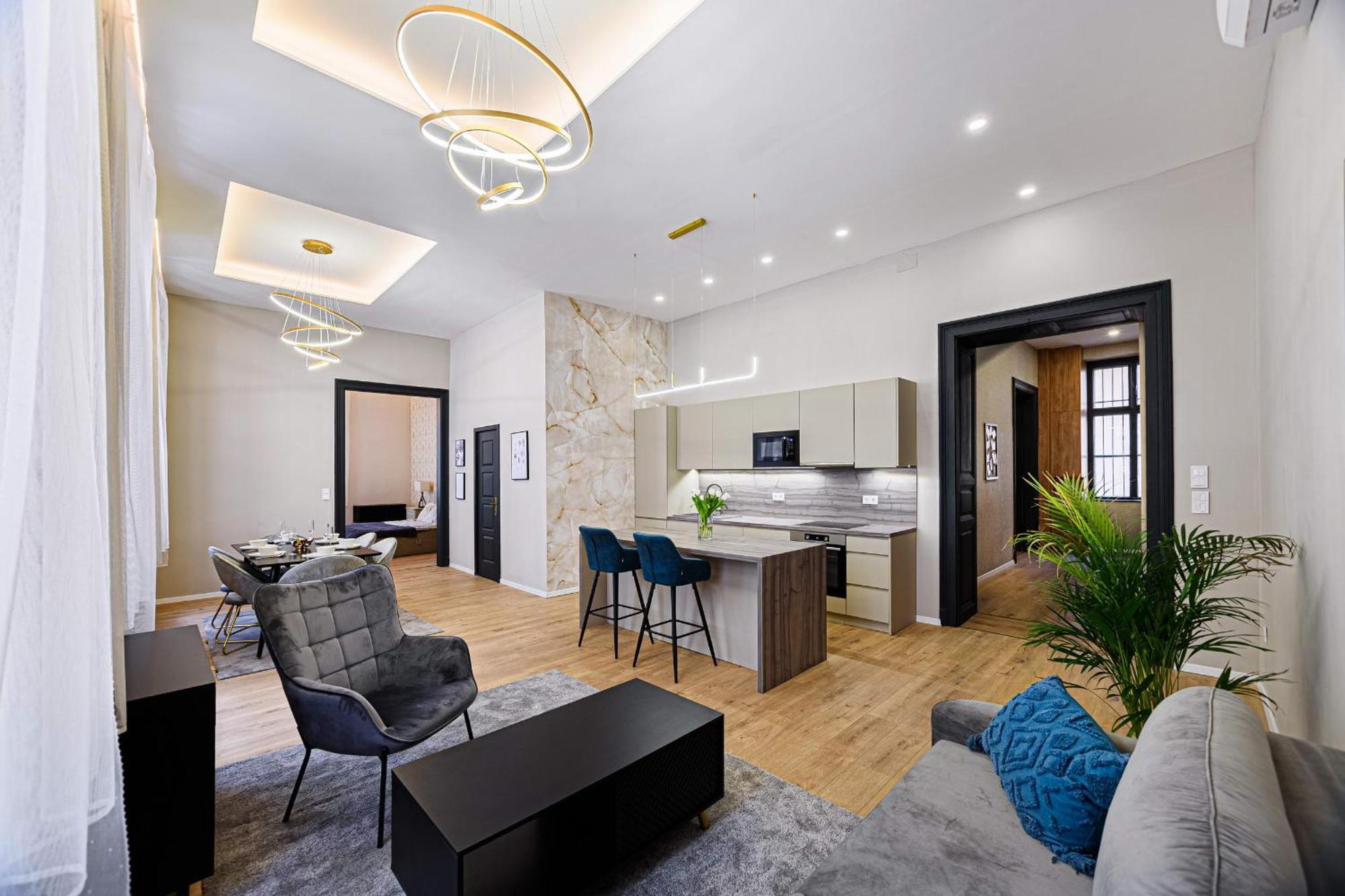 Apartment Luxurious & Spacious In The Kertesz Street *