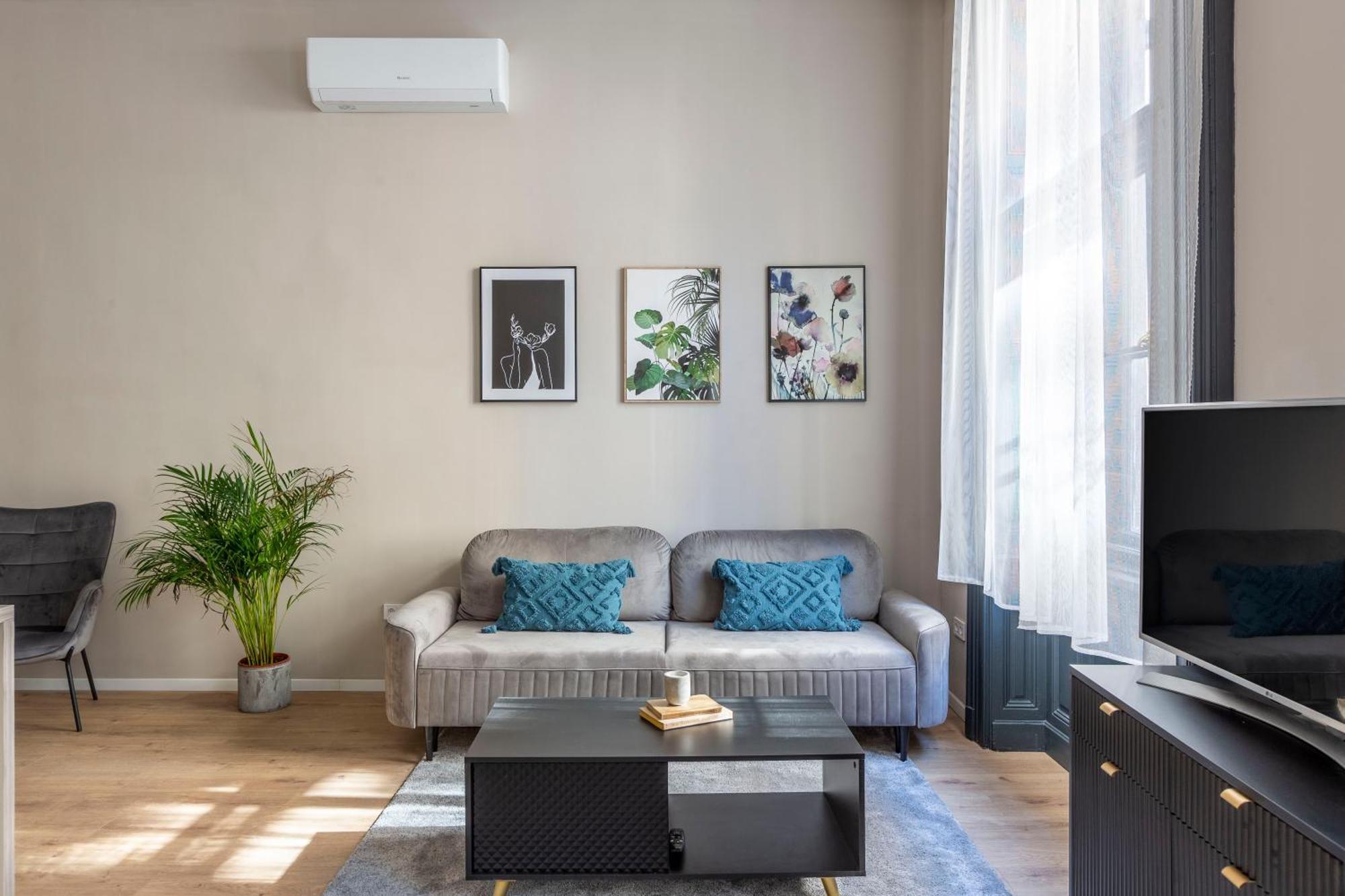 Apartment Luxurious & Spacious In The Kertesz Street Budapest