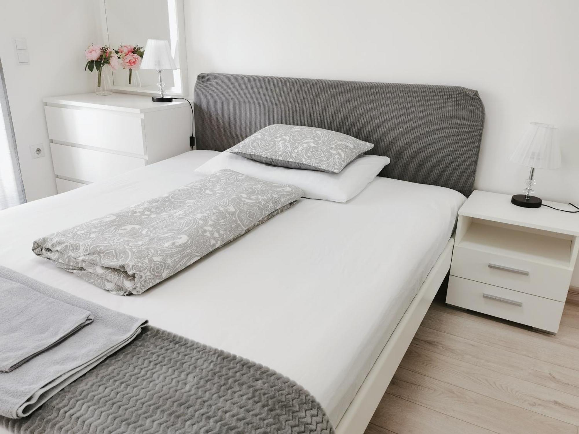 Ani's Newly Built Apartamento