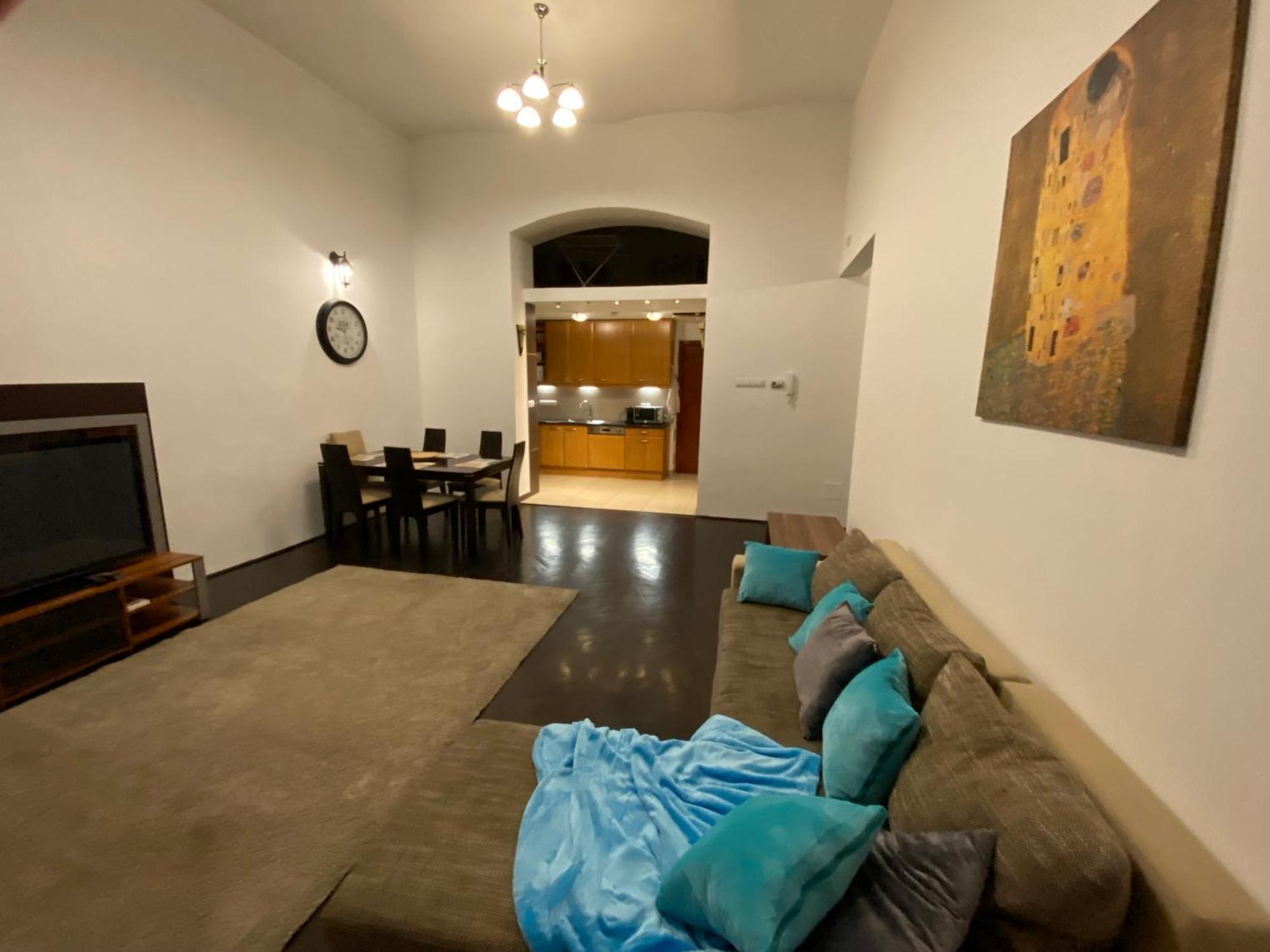 Location In The Heart Of The City, 2 Bedrooms, 2 Bathrooms Budapest