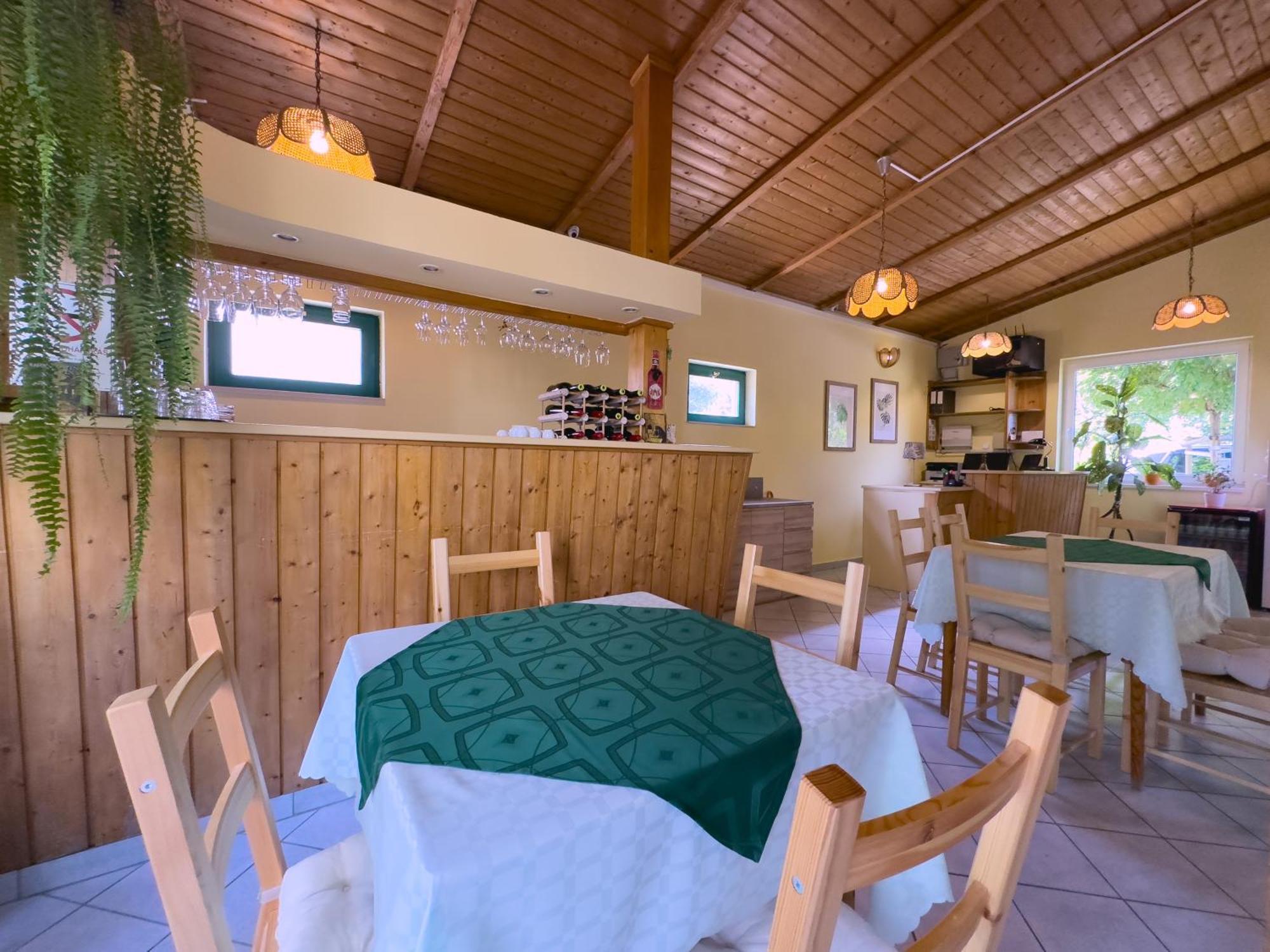 Irisz Panzio Gasthof 3*