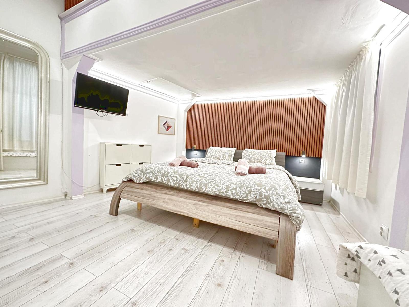 Yes, Yes! Lovely Good Amenities Center