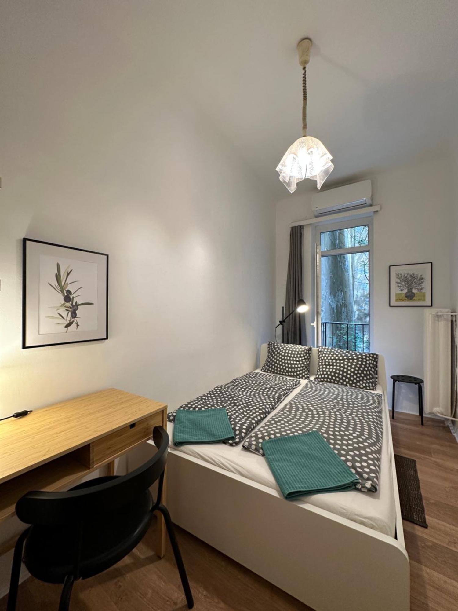 Central&cozy Balcony!3bdr 2bth Lägenhet *