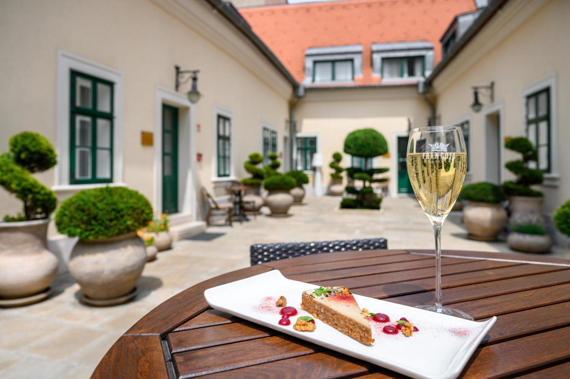 Hotel Maison Bistro & 4*