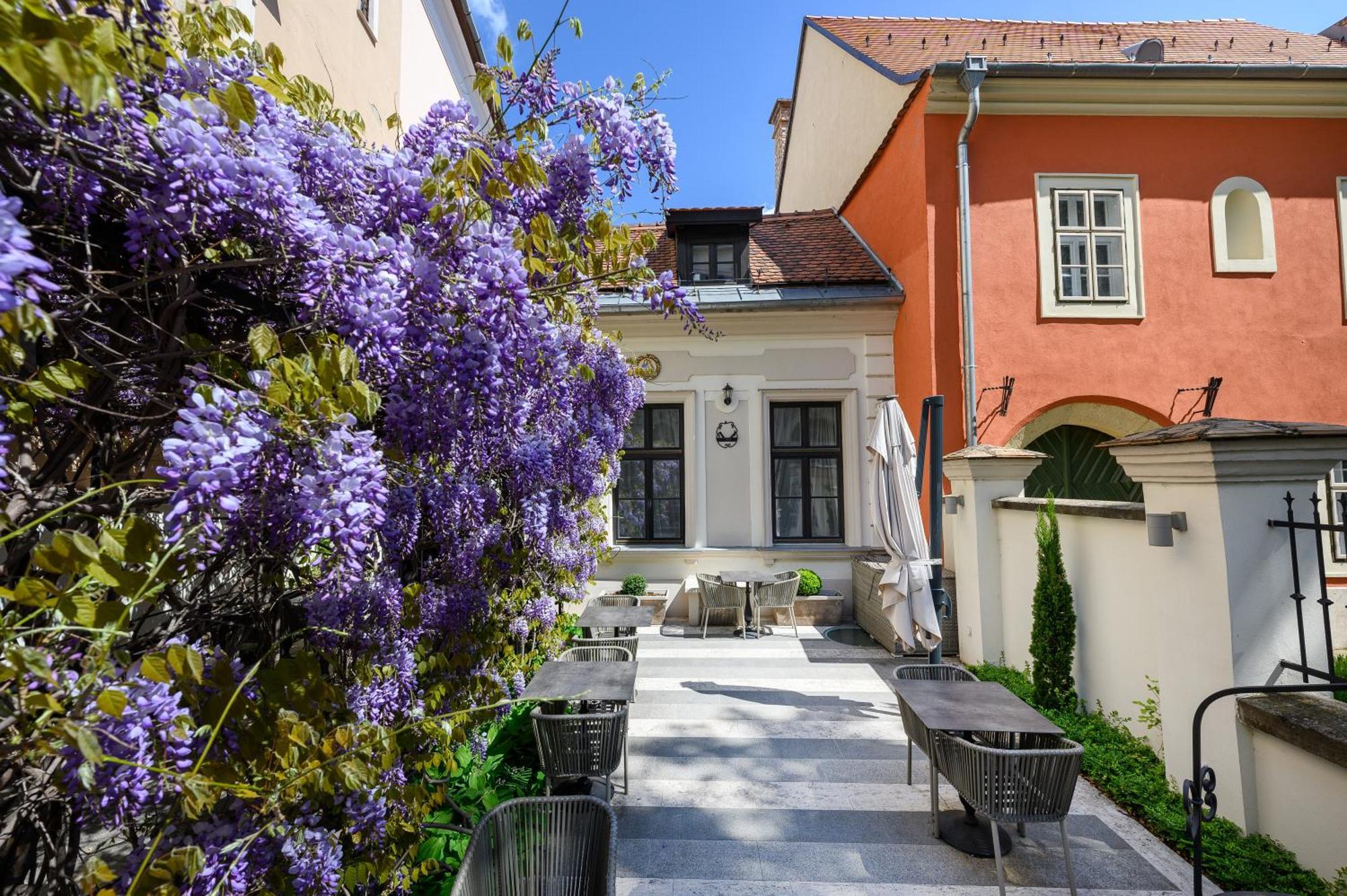 Hotel Maison Bistro & 4*