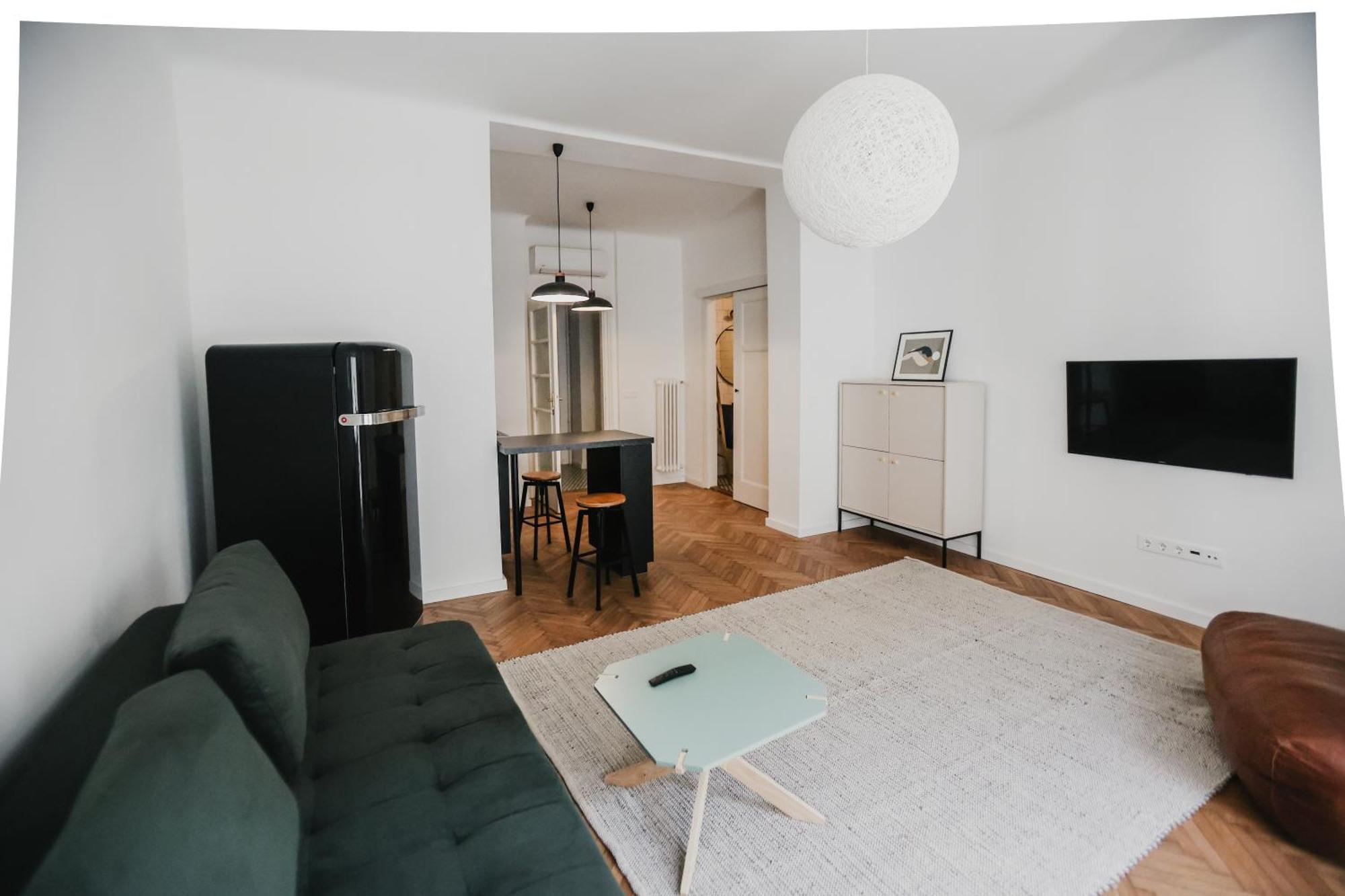 New 1bdr Modern Bauhaus Flat Apartman