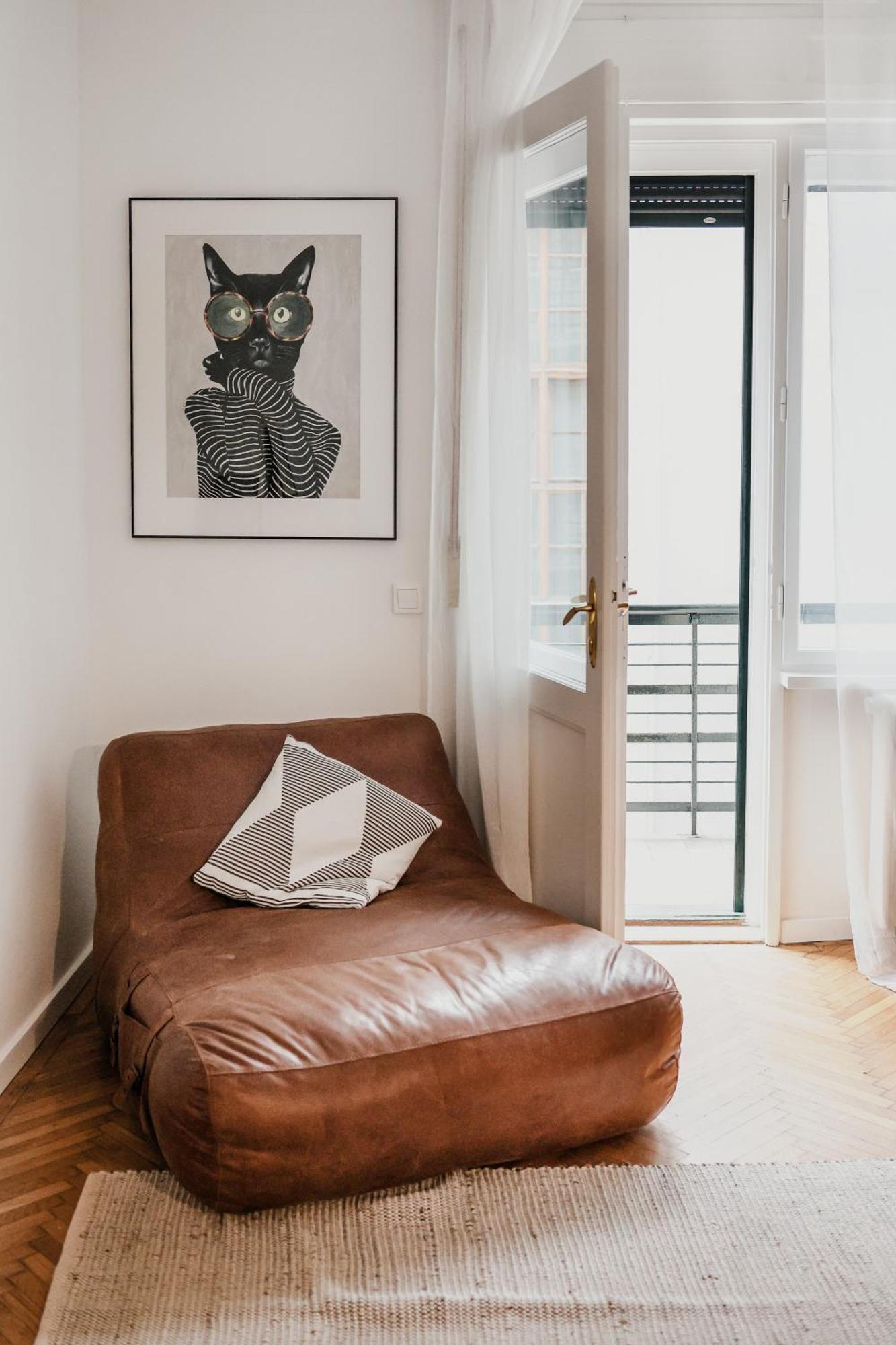 New 1bdr Modern Bauhaus Flat Appartement *