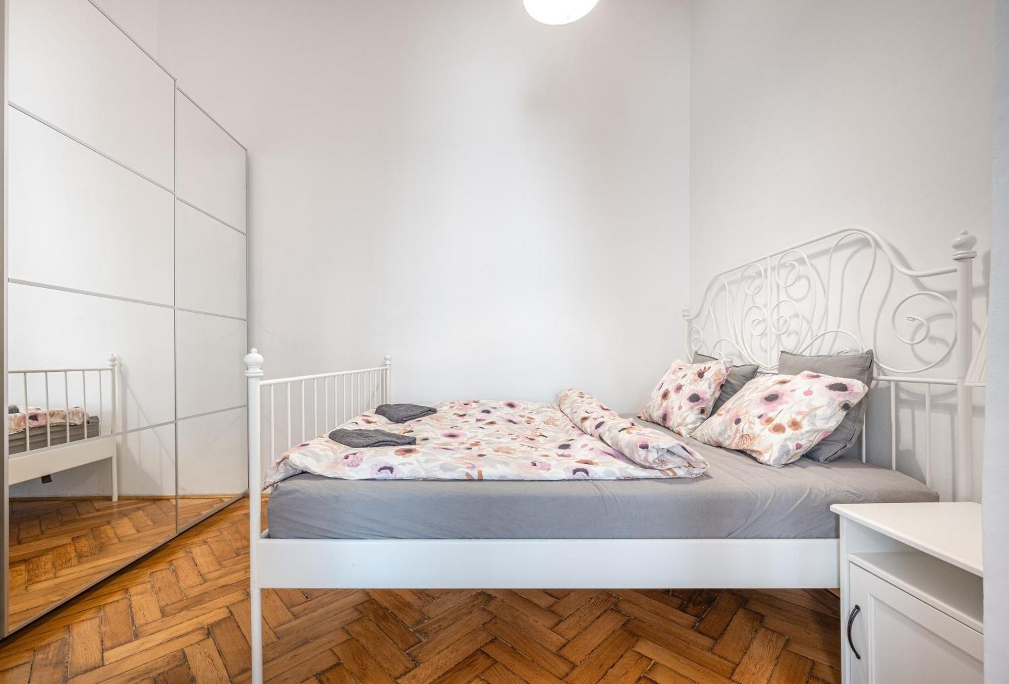Eotvos 25 * Budapest