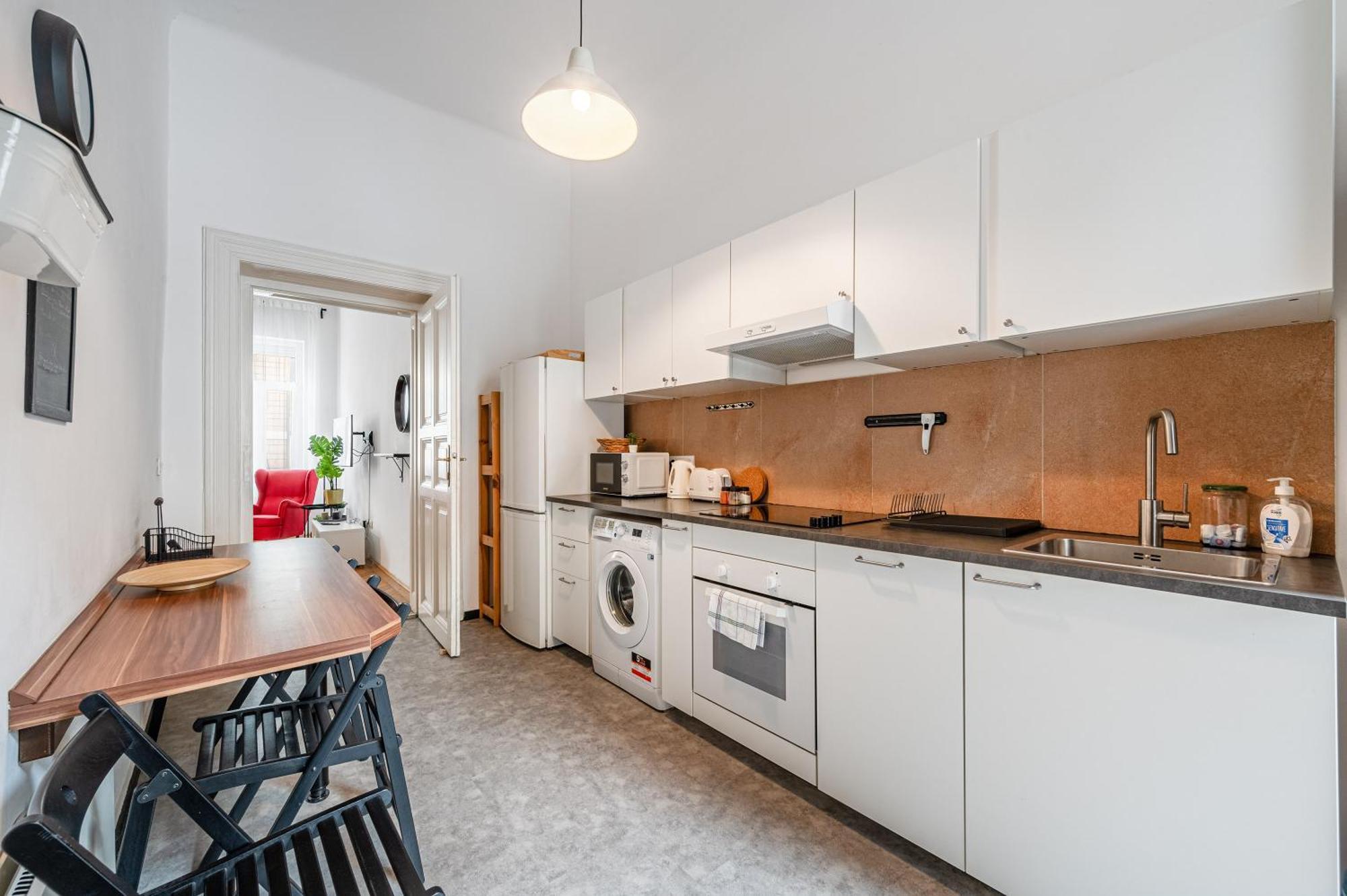 Eotvos 25 * Budapest