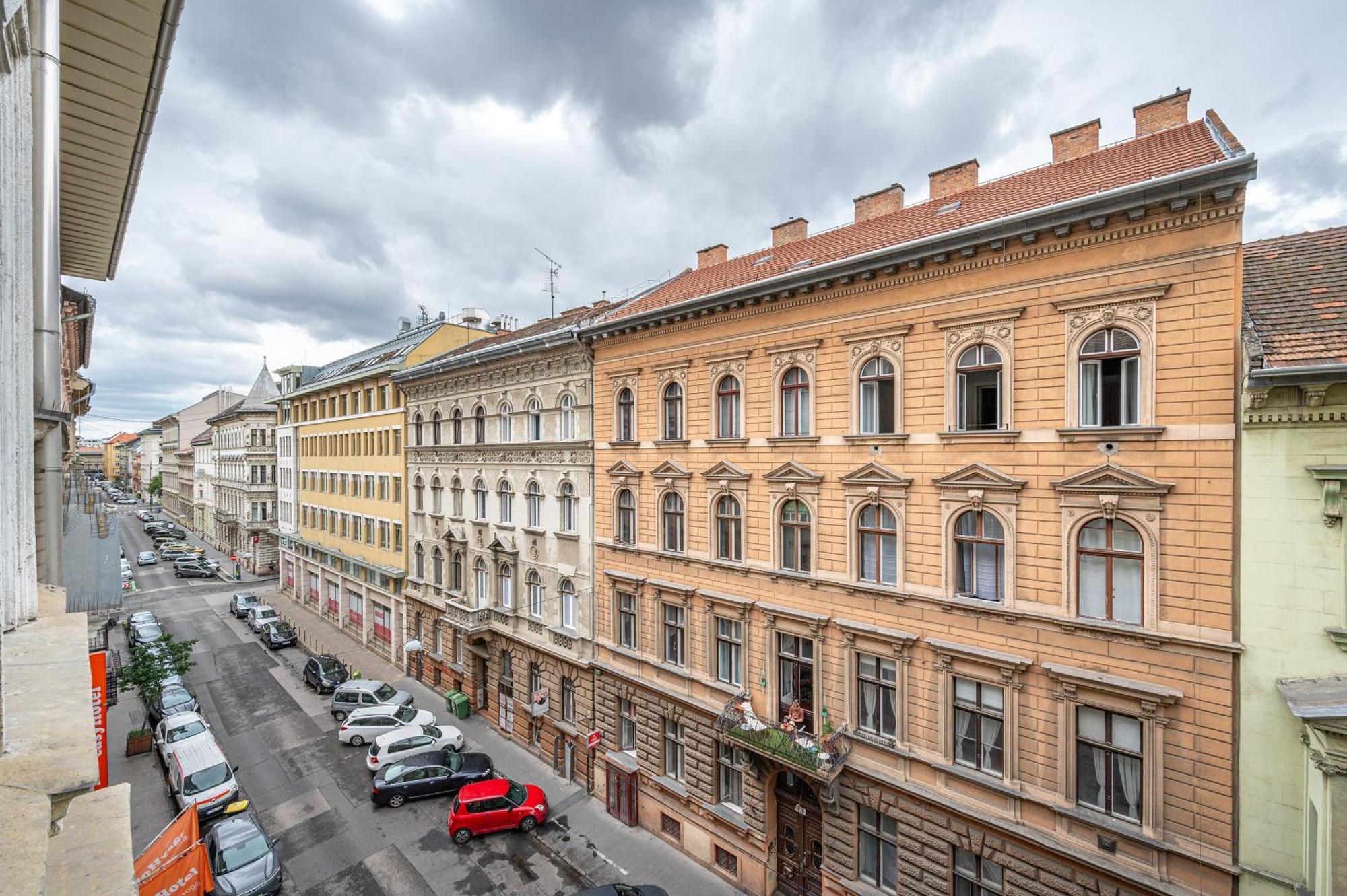 Apartment Eotvos 25 *