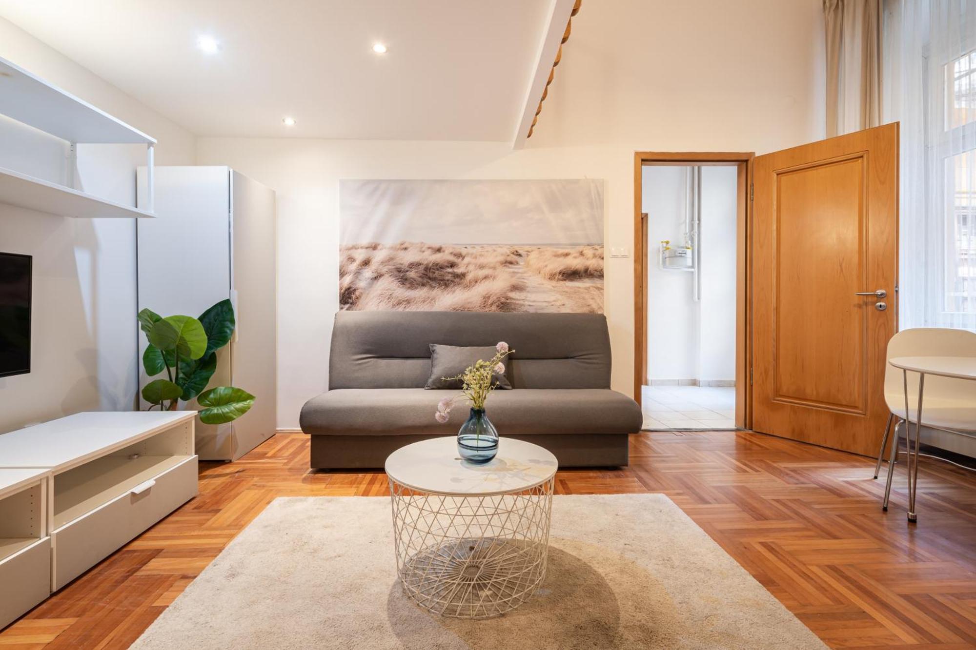 H9- Boutique Apartments, Best Location, By Bqa *