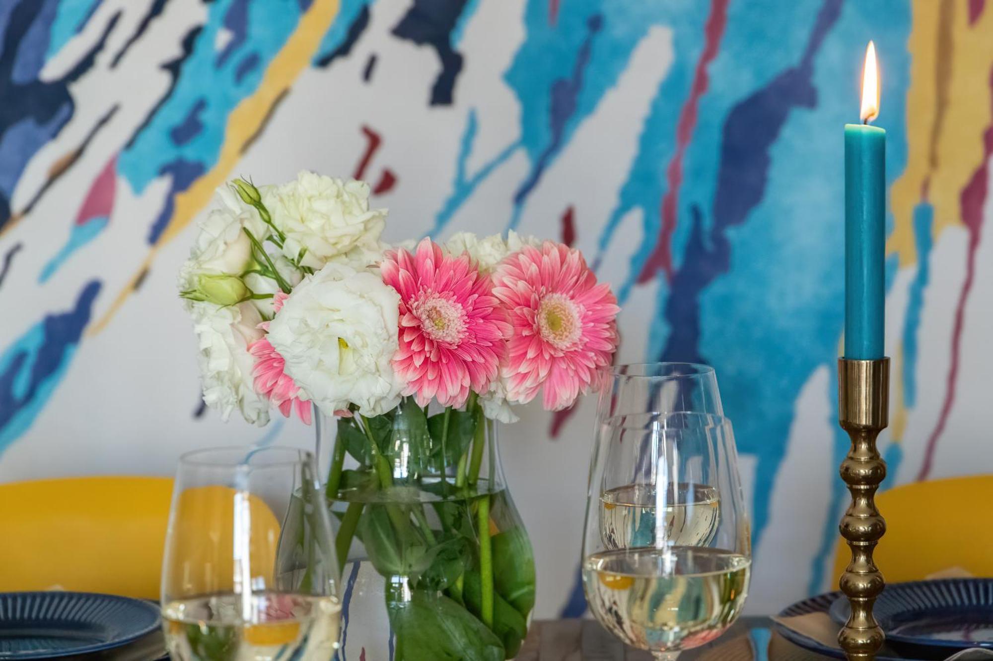 Stylish And Colorful With Balcony Apartmán