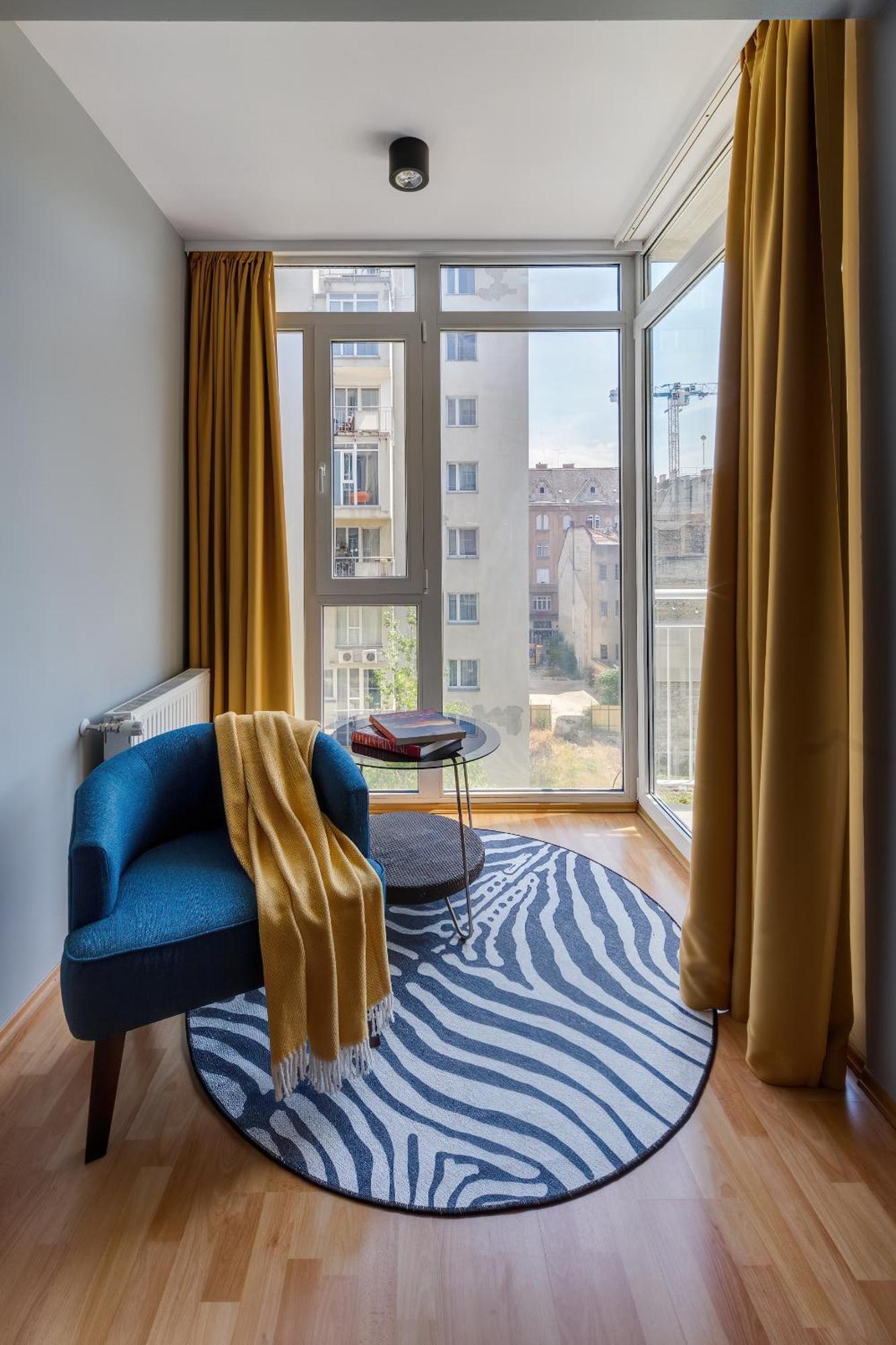 Stylish And Colorful With Balcony Apartmán