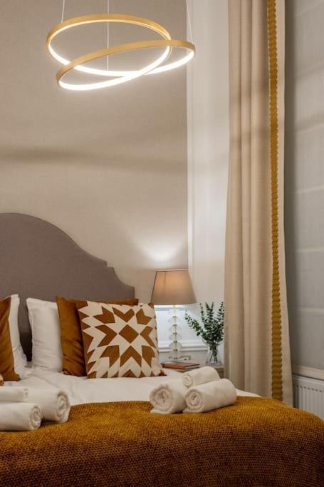 Lägenhet Orangehomes Luxury Next To Gellert Hill *
