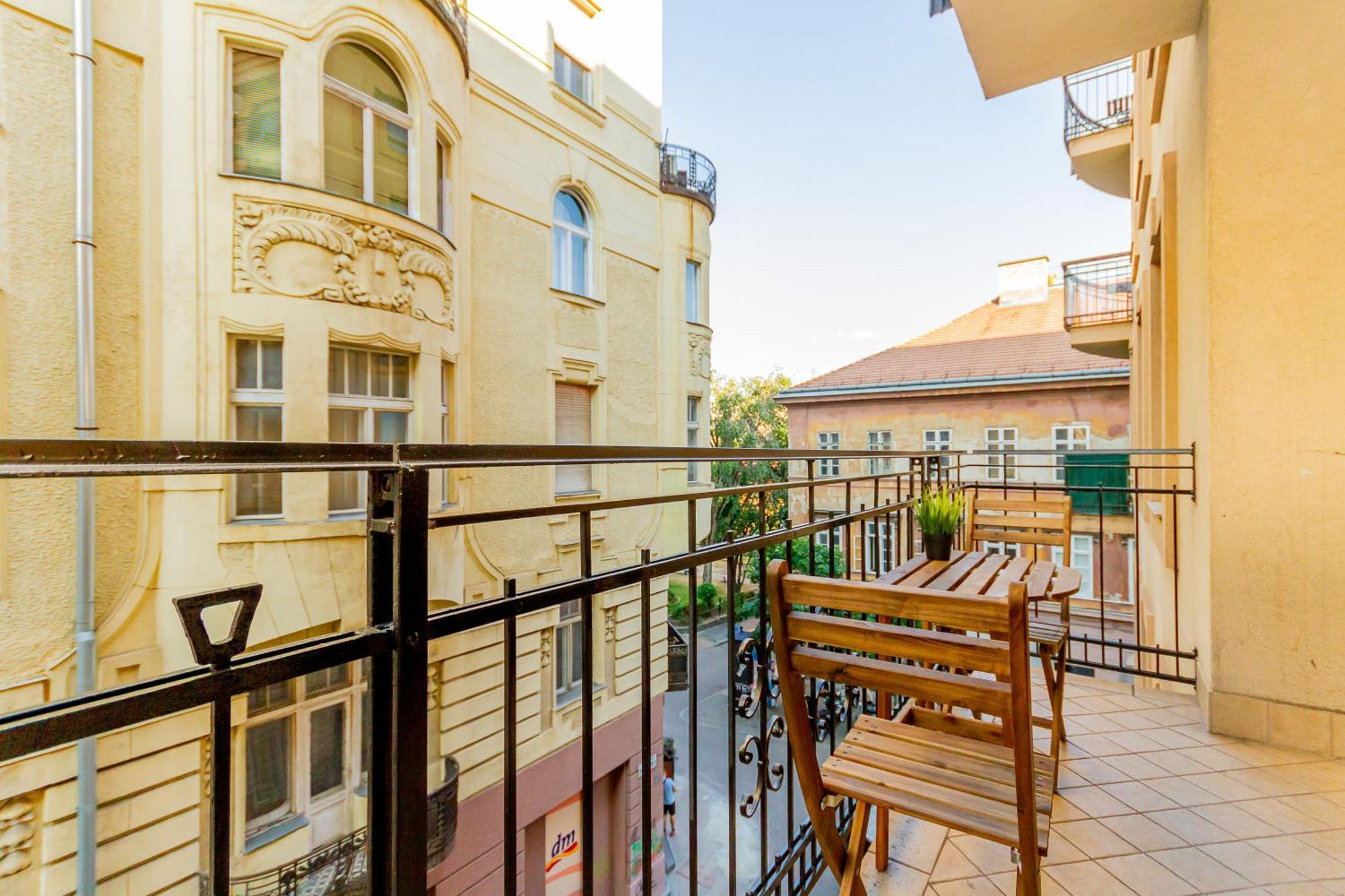 Kiraly Str. Corner Downtown Apartment Budapest