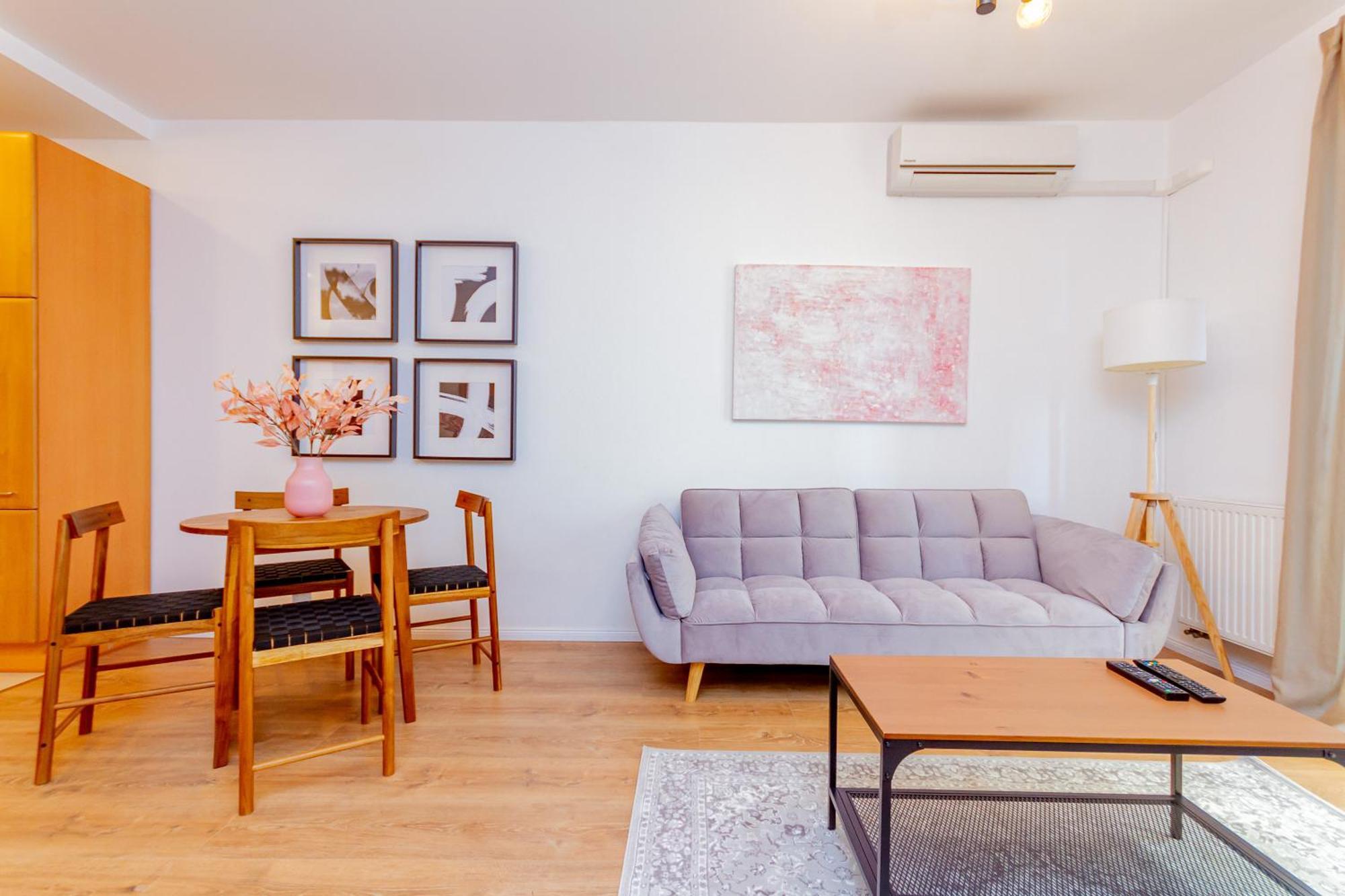 Kiraly Str. Corner Downtown Apartment *