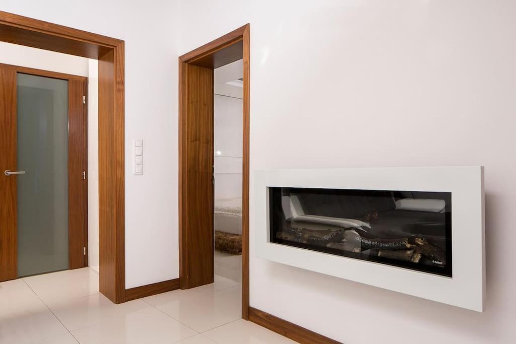 Orangehomes One Bedroom With Fireplace *