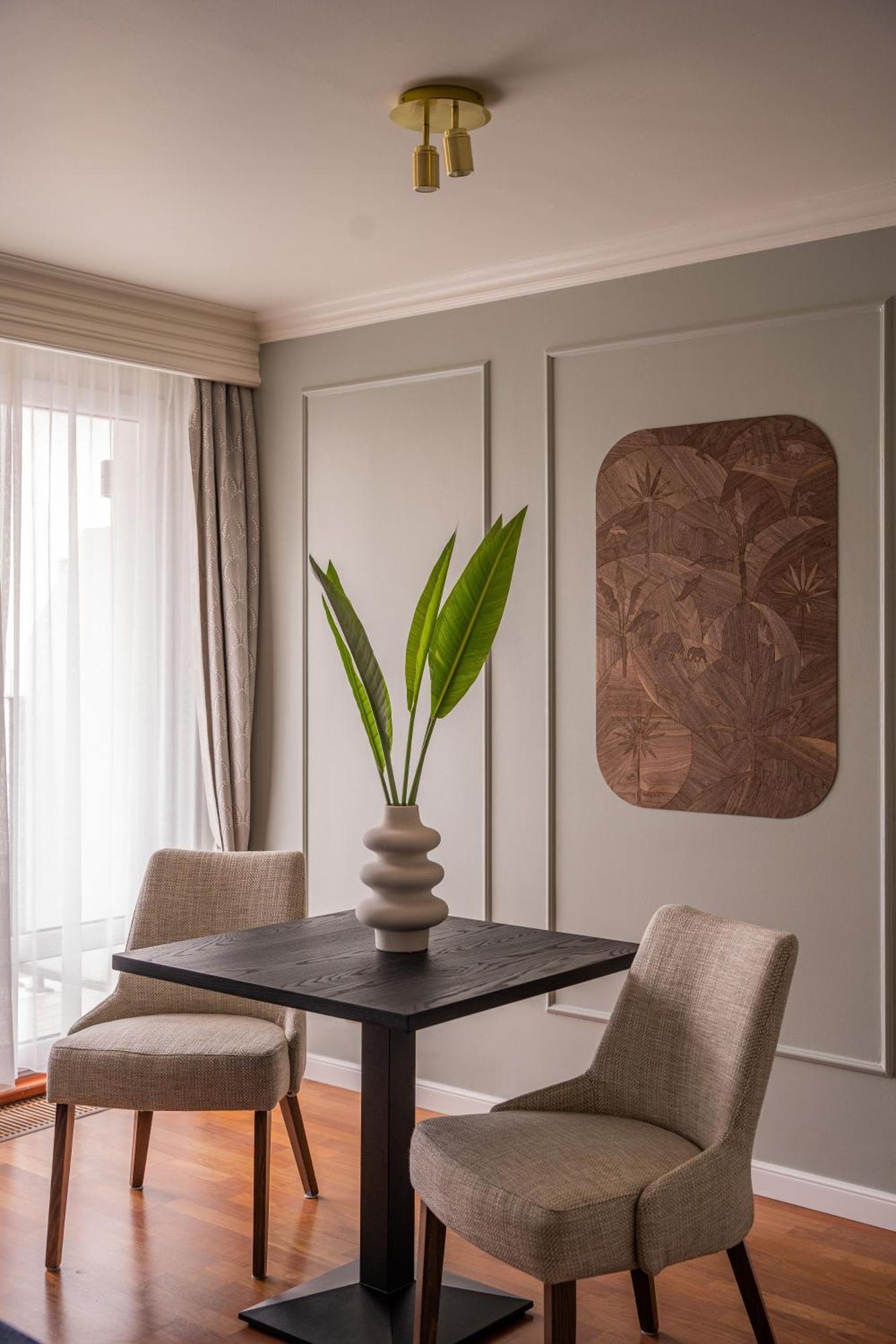 Queen's Court & Hotell