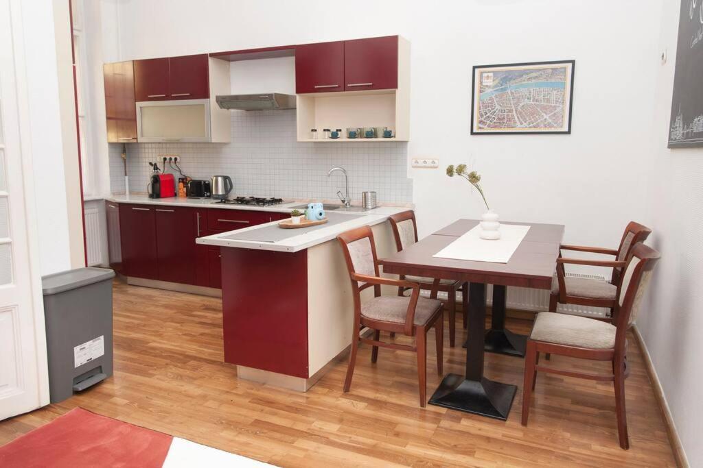 Nest Synagogue Apartment *
