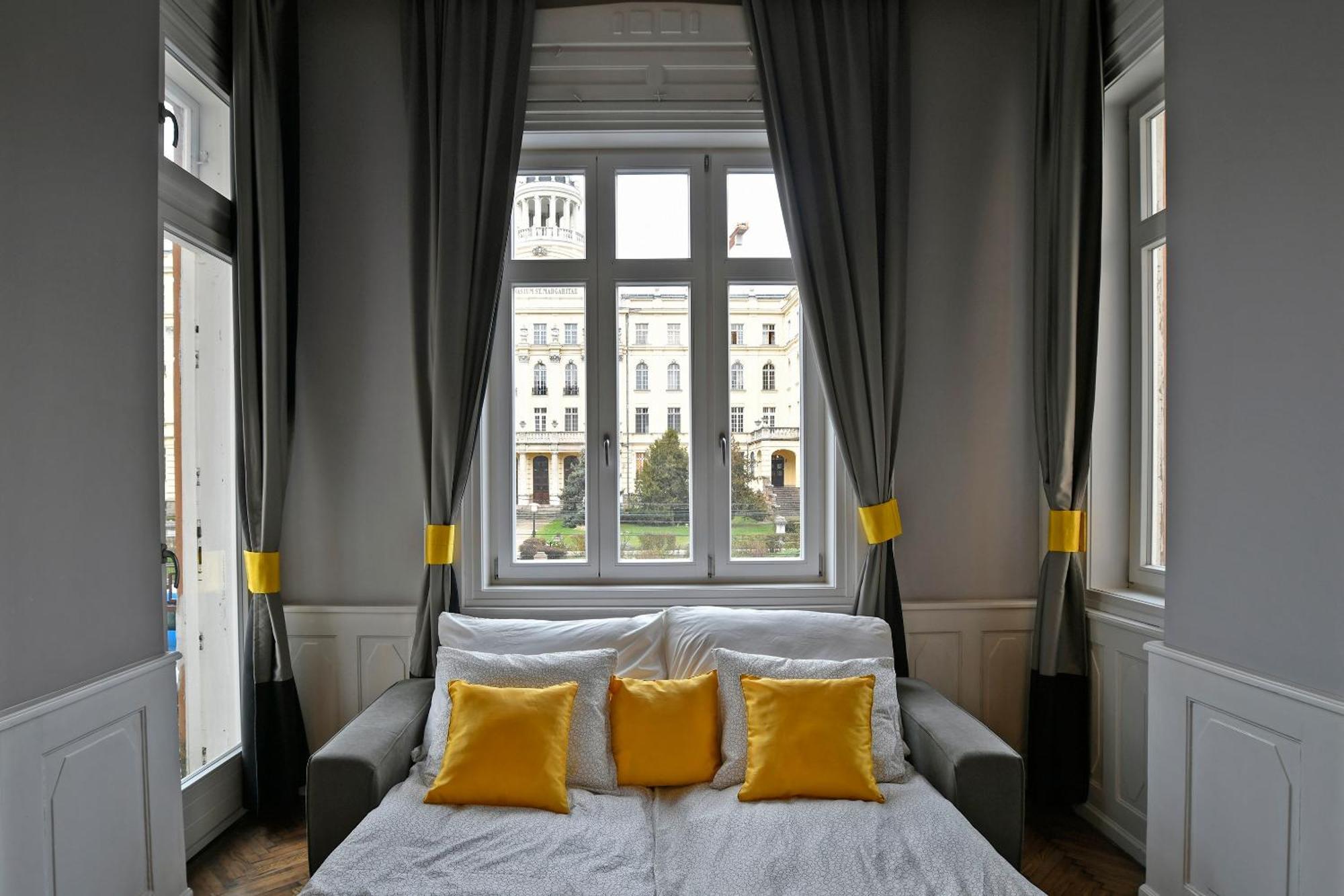 Apartamento Luxuryflat Near Centre On118 Sqm, 3br,2bth,8bed,ac *