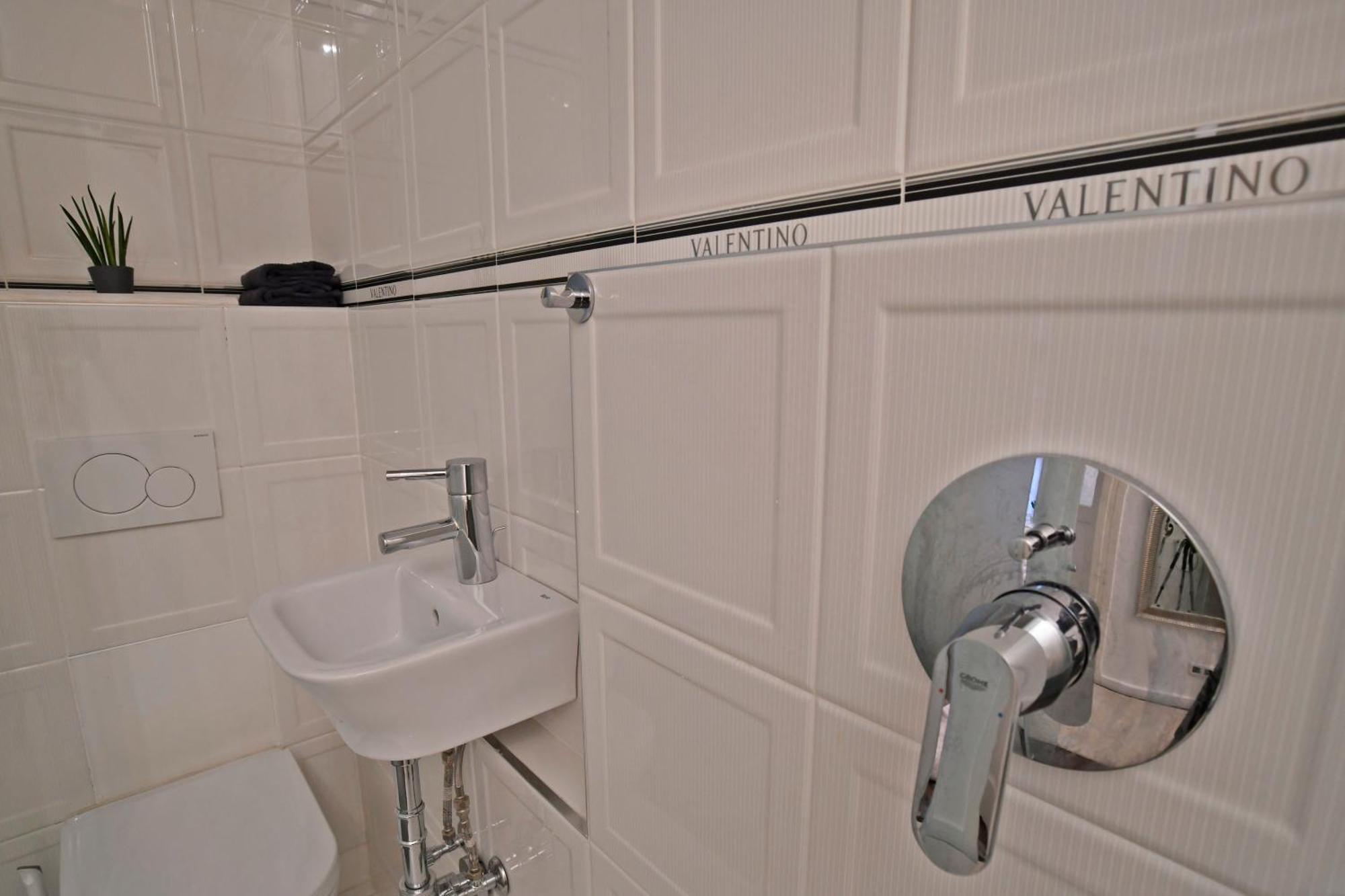 Luxuryflat Near Centre On118 Sqm, 3br,2bth,8bed,ac *