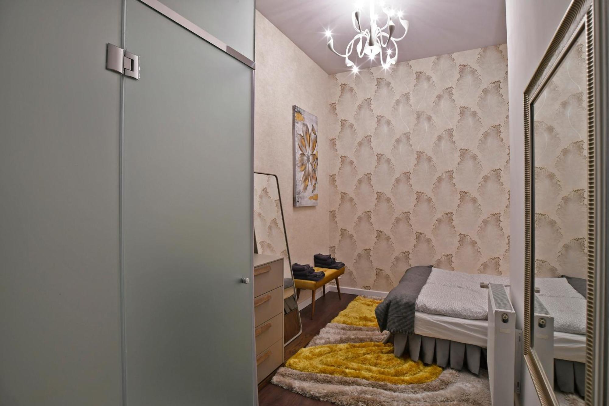Luxuryflat Near Centre On118 Sqm, 3br,2bth,8bed,ac