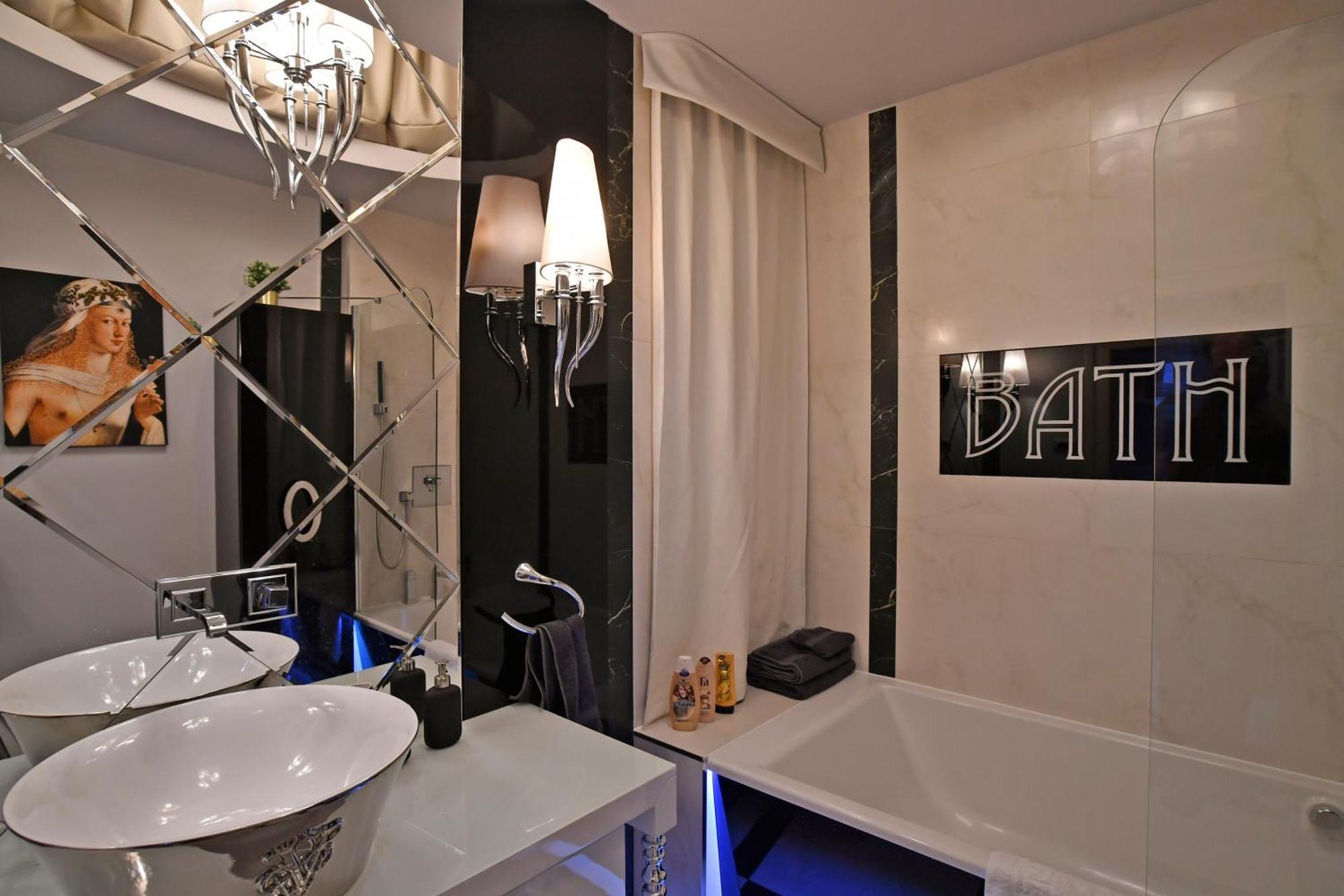 Luxuryflat Near Centre On118 Sqm, 3br,2bth,8bed,ac * Budapest