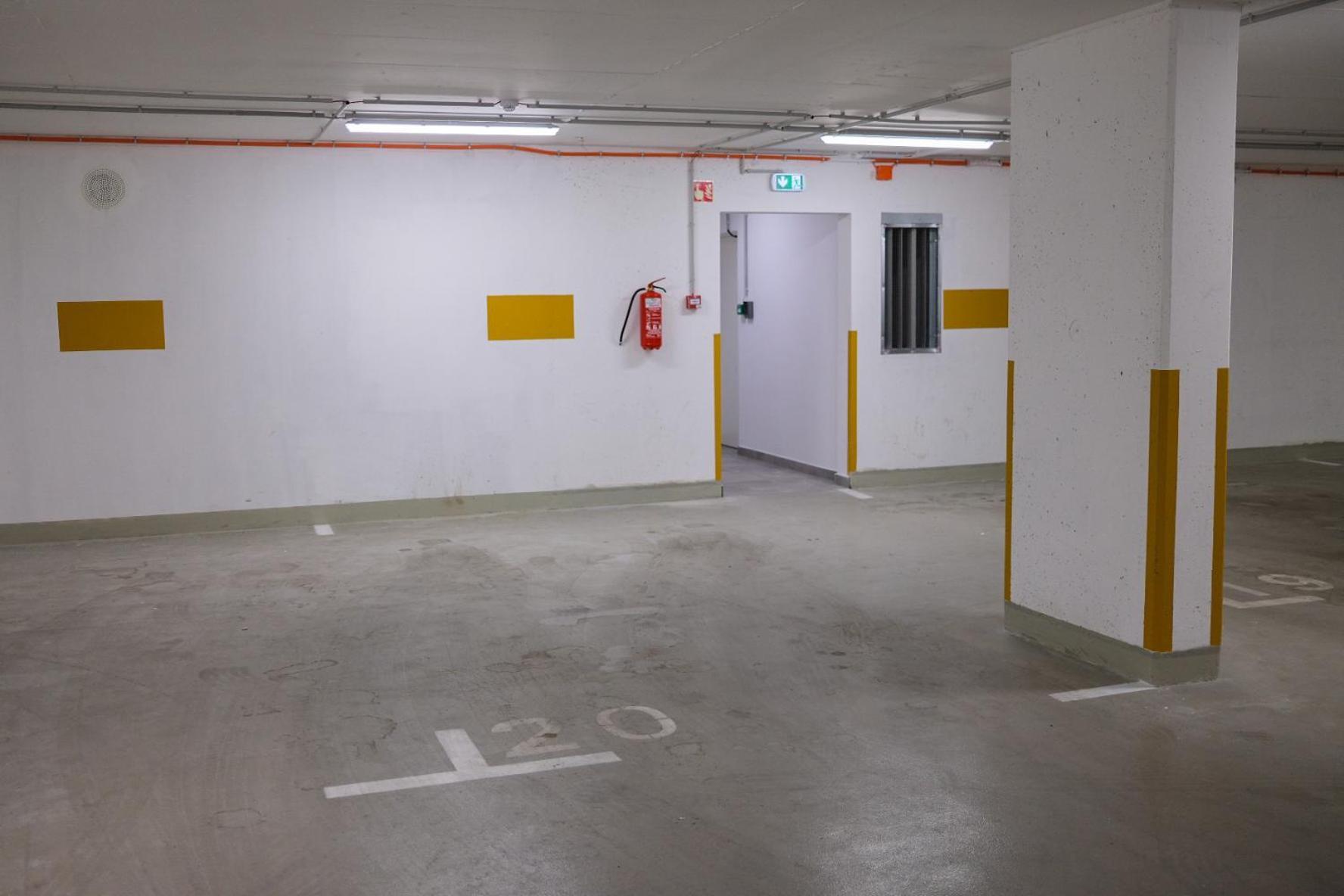 Cityscape ~ Ac/indoor Parking/balcony