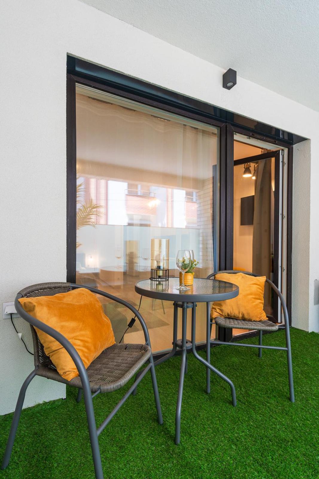Modern Newly-Built Home By The New York Cafe