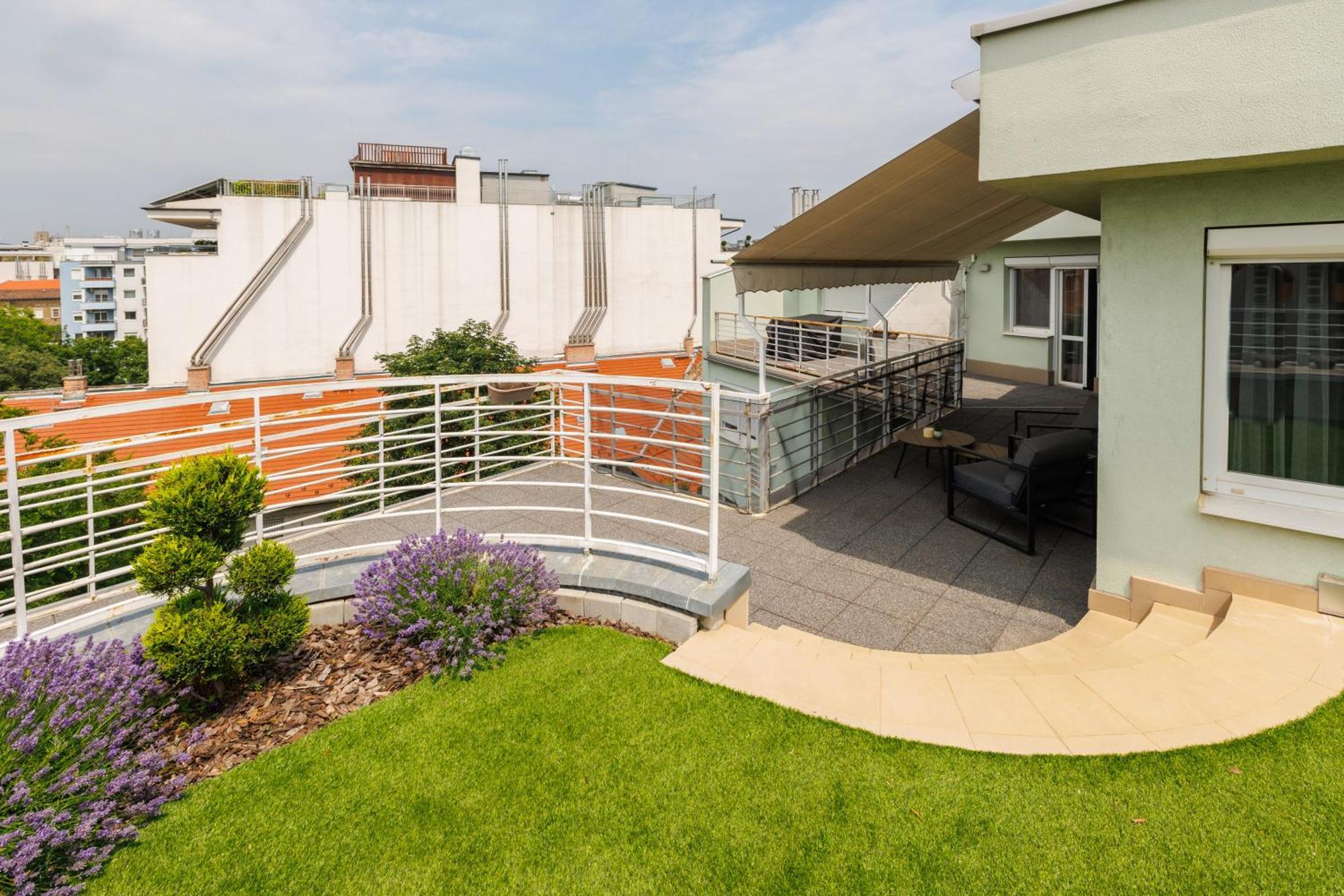 Penthouse Deluxe - Free Parking, Roof Garden