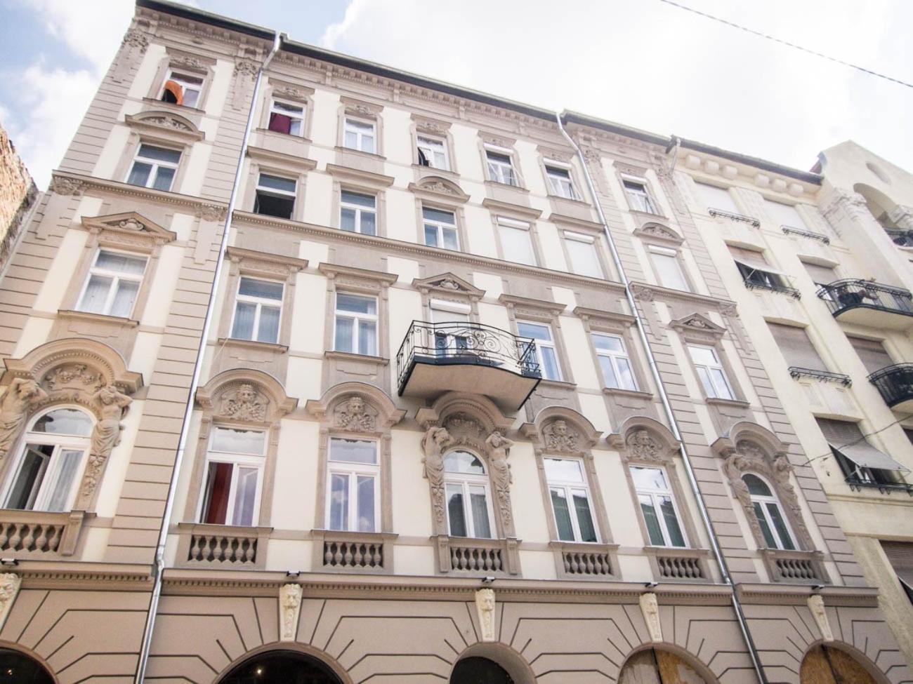 Goldcentral Akacfa Budapest