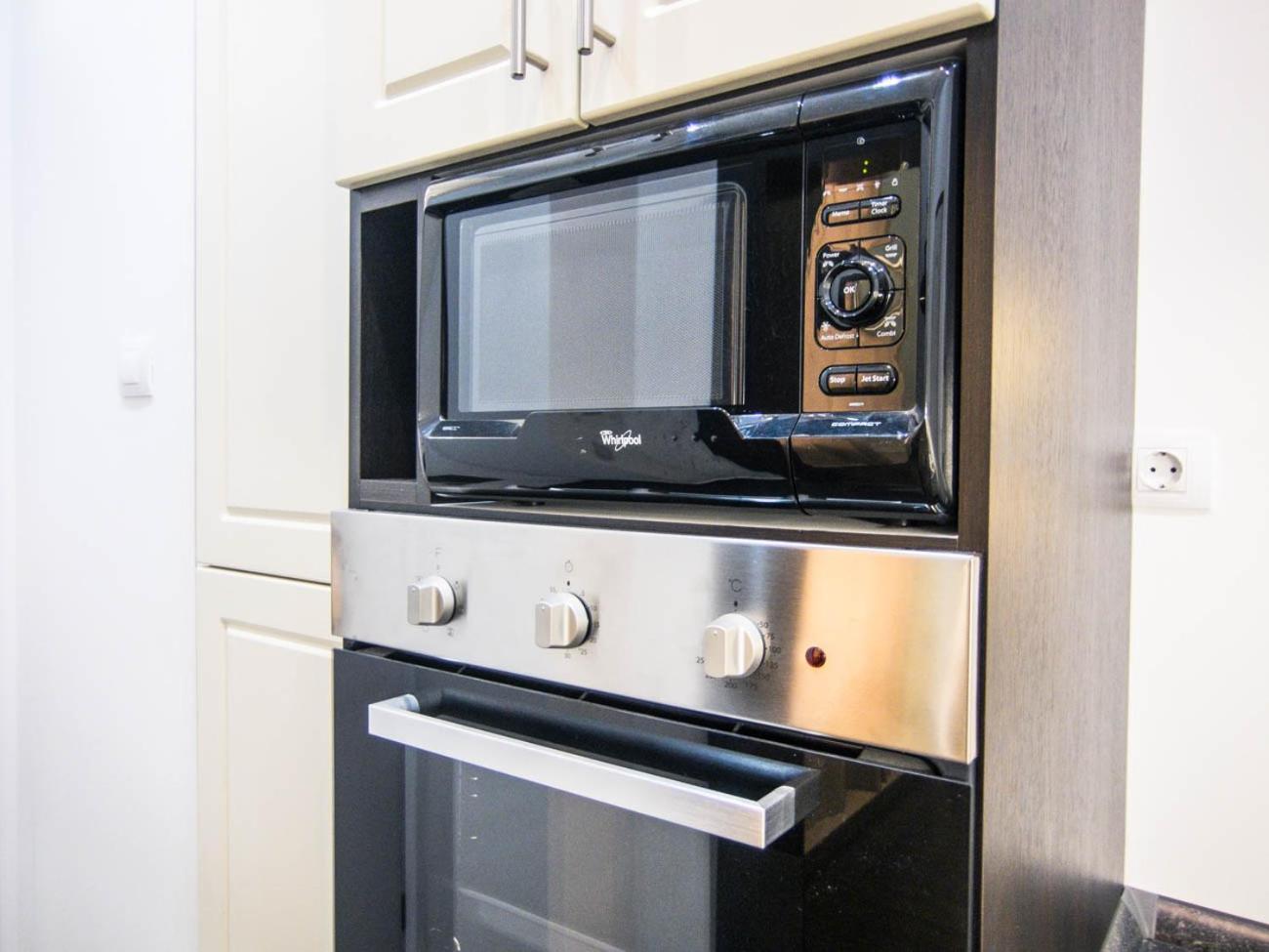 Goldcentral Akacfa Apartment