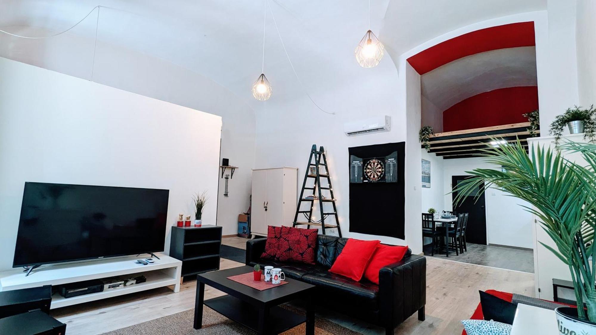 King Of Hearts Apartment *