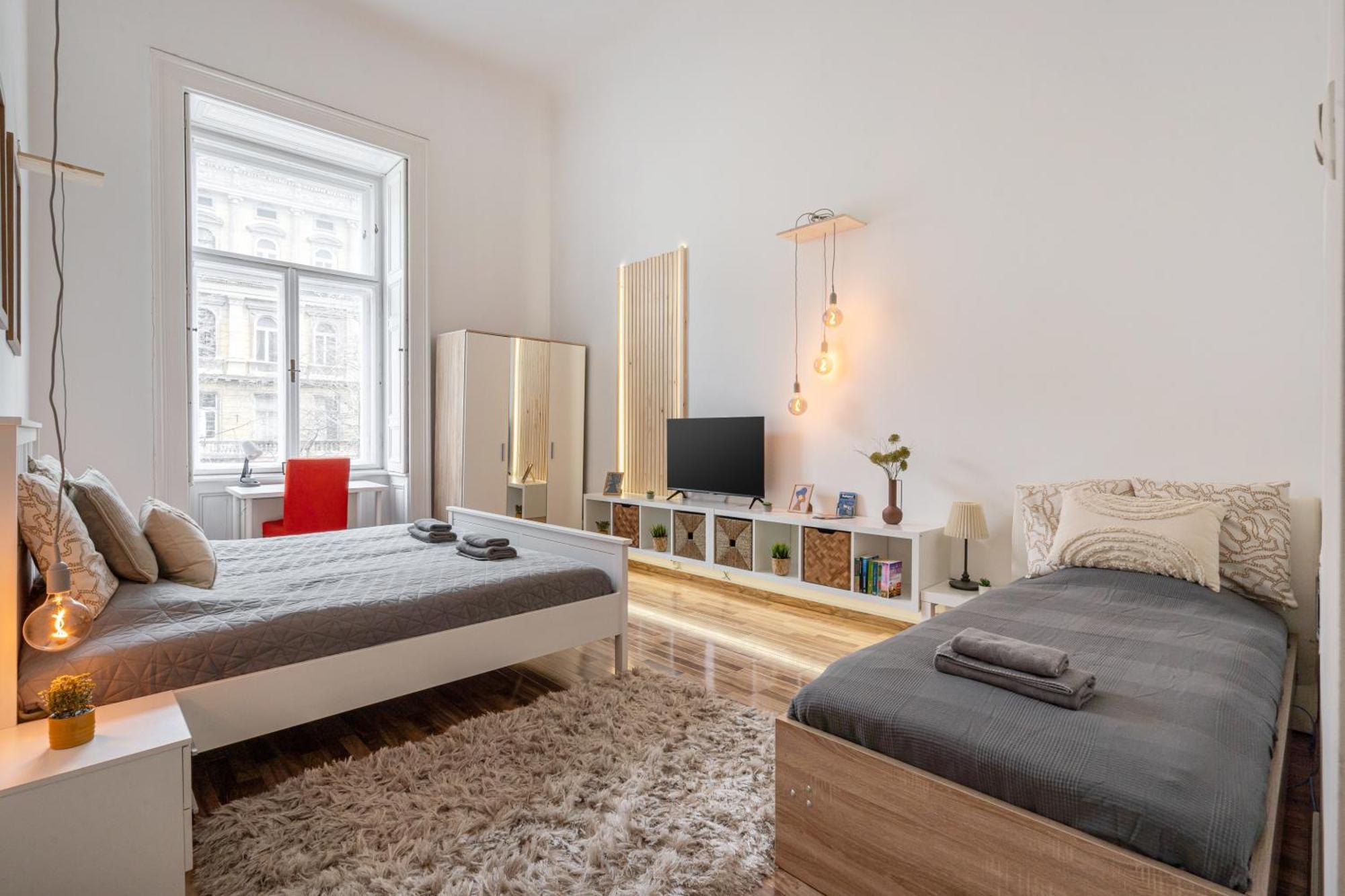 Evergreen Downtown Apartman
