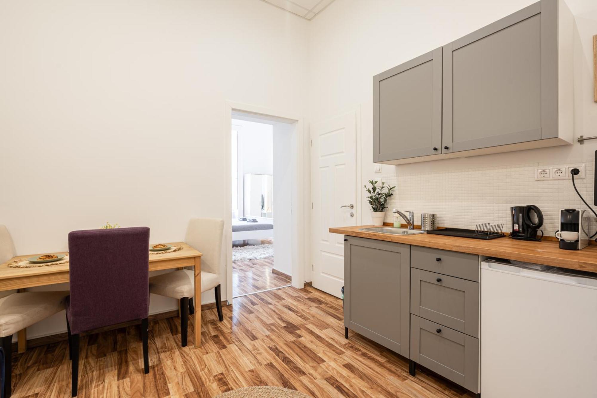 Evergreen Downtown Apartman *