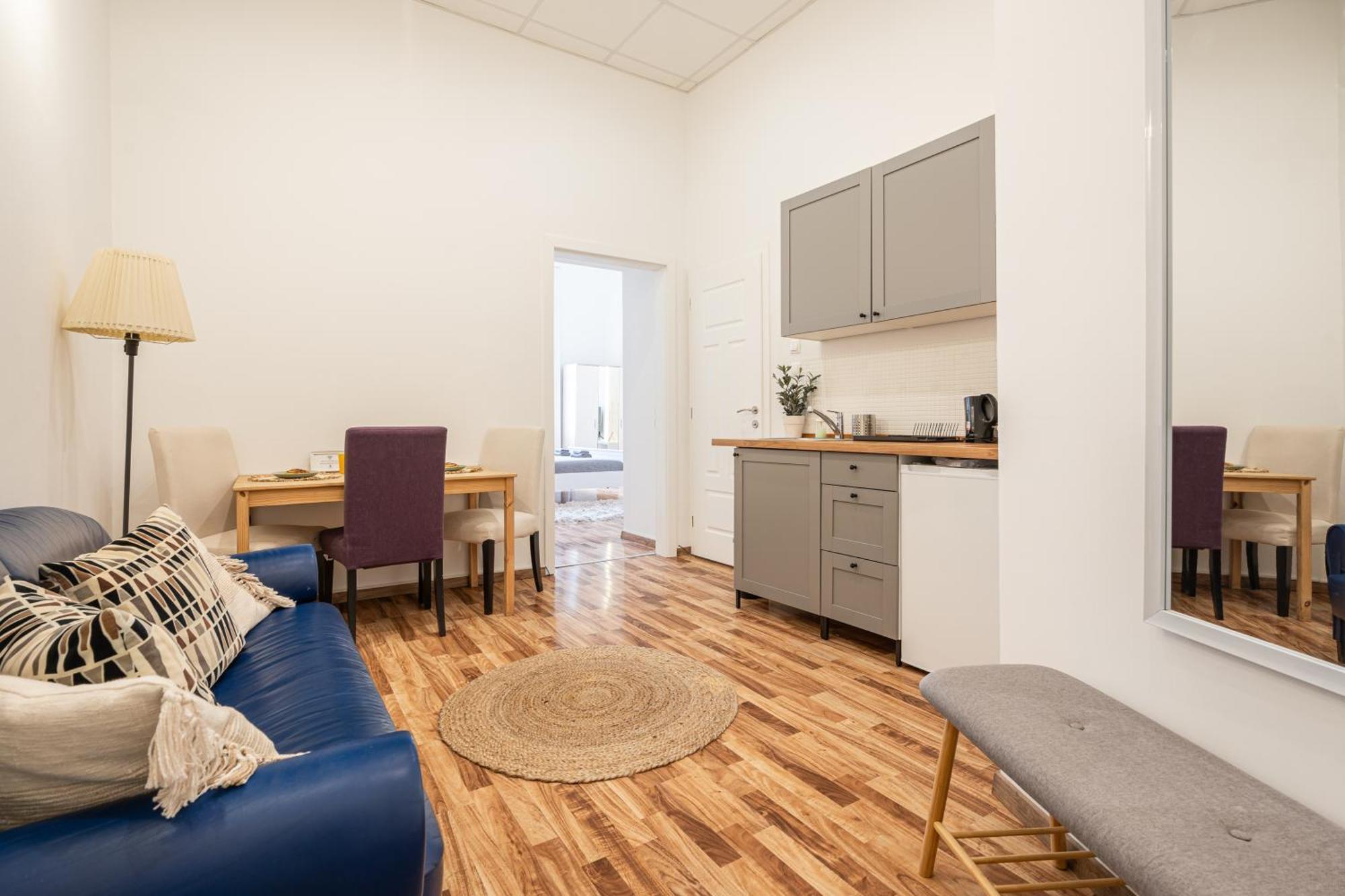 Evergreen Downtown Apartman