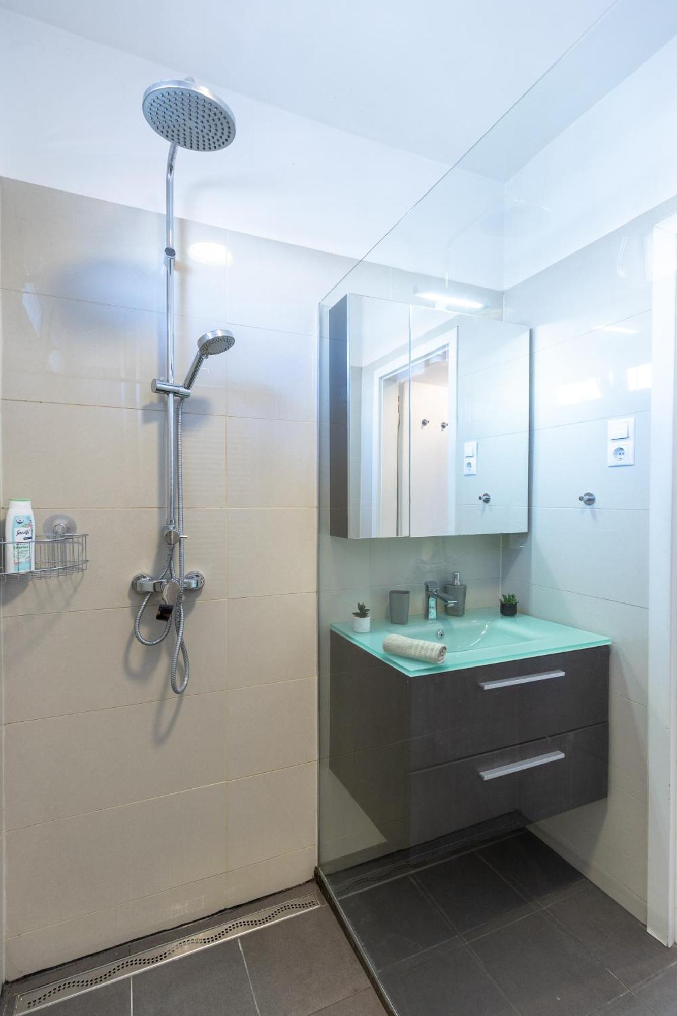 Gems Of - Sapphire Budapest