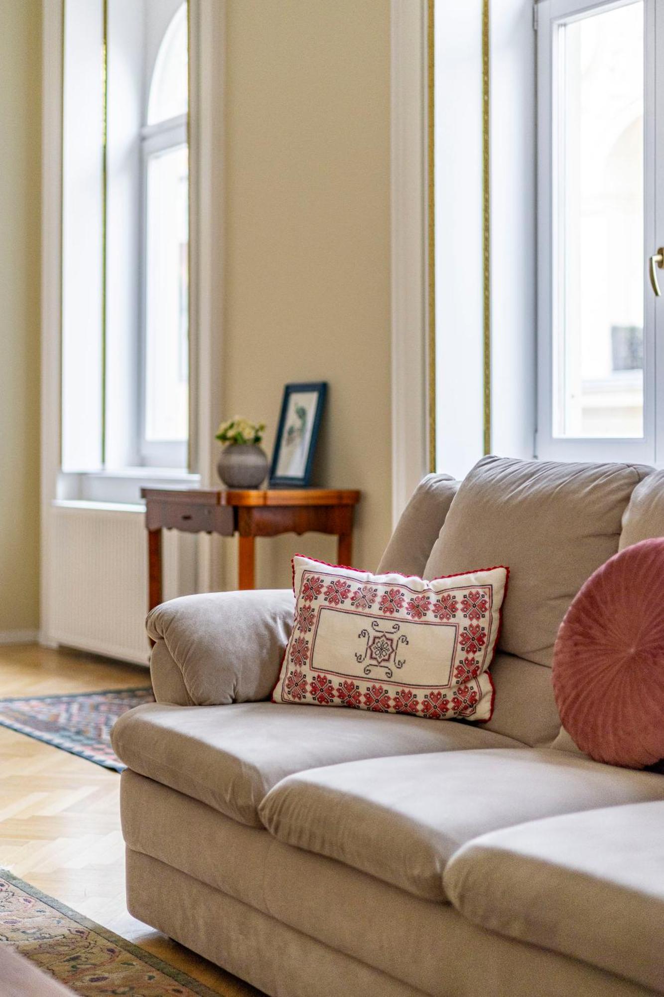 Graceful & Cozy Dream Next To The Opera House