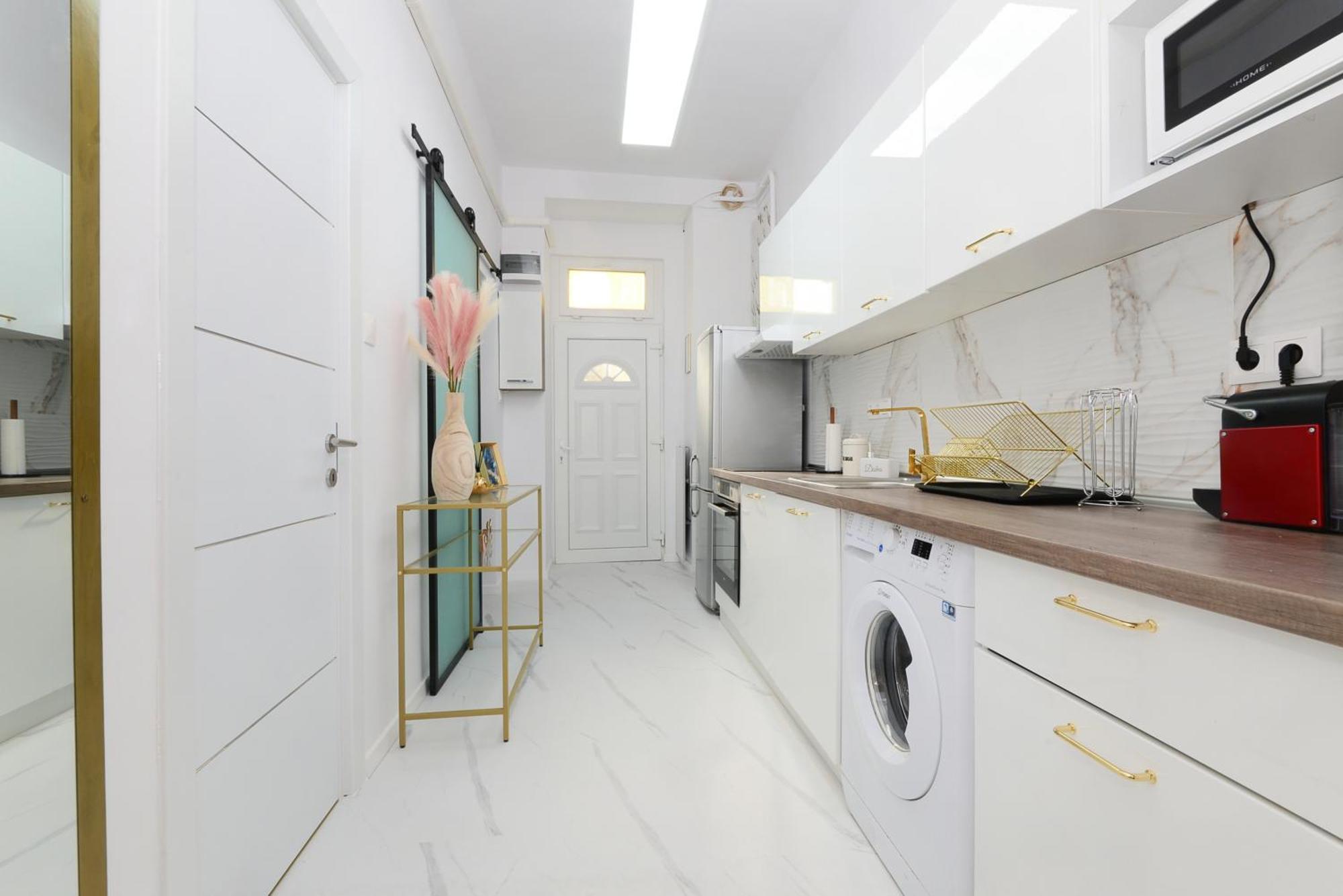 White & Gold Apartment *