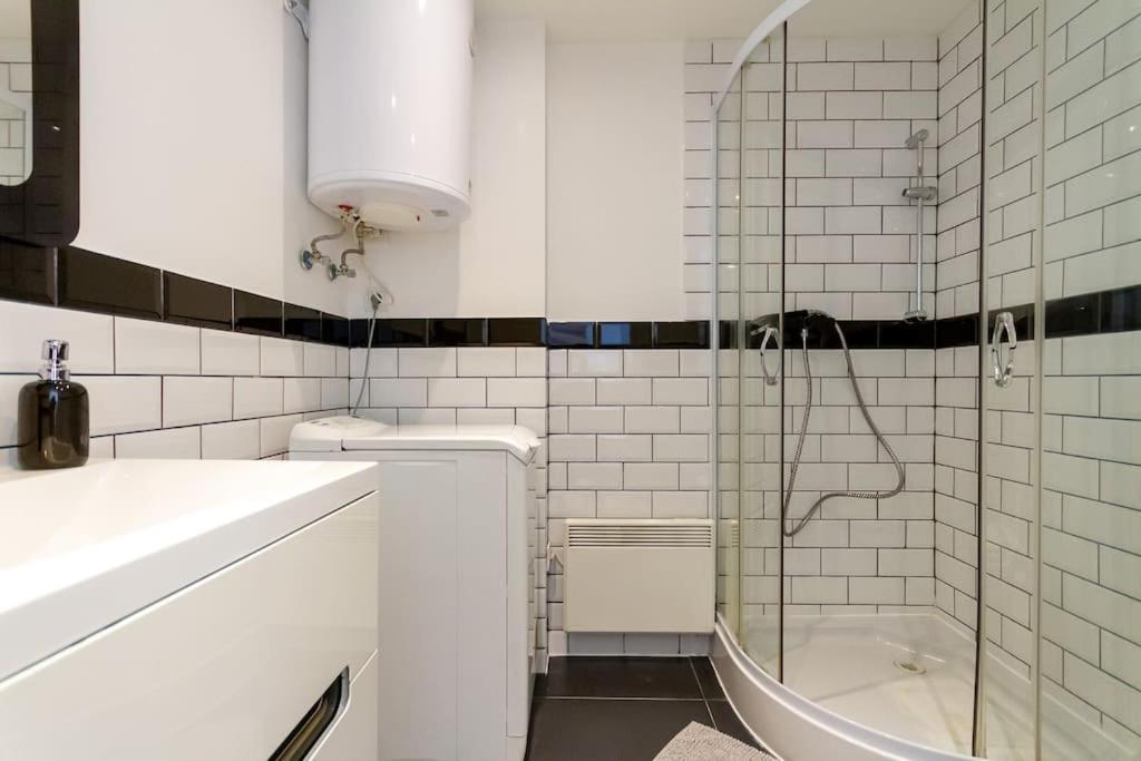 Bright Design Riverside By Nw