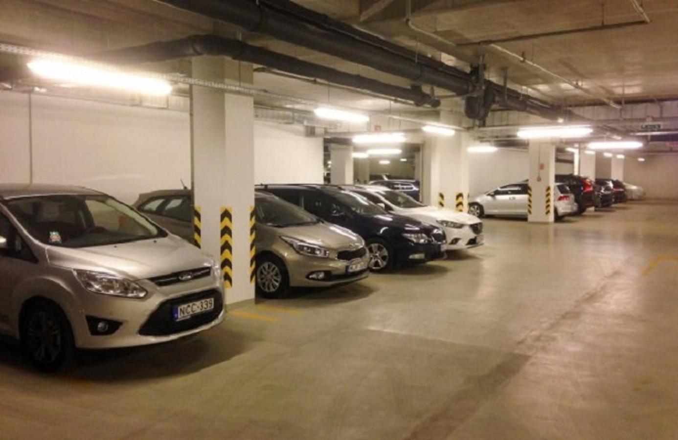 Colours Superior With Free Parking *