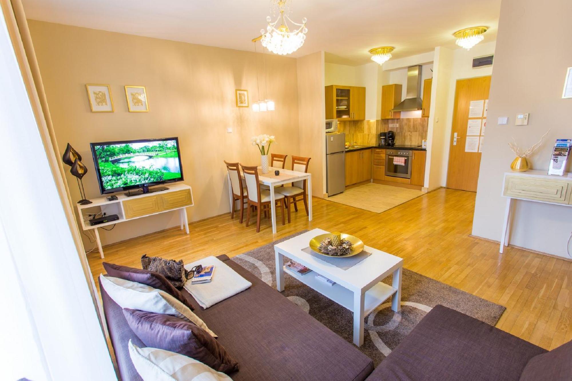 Colours Superior With Free Parking Apartment